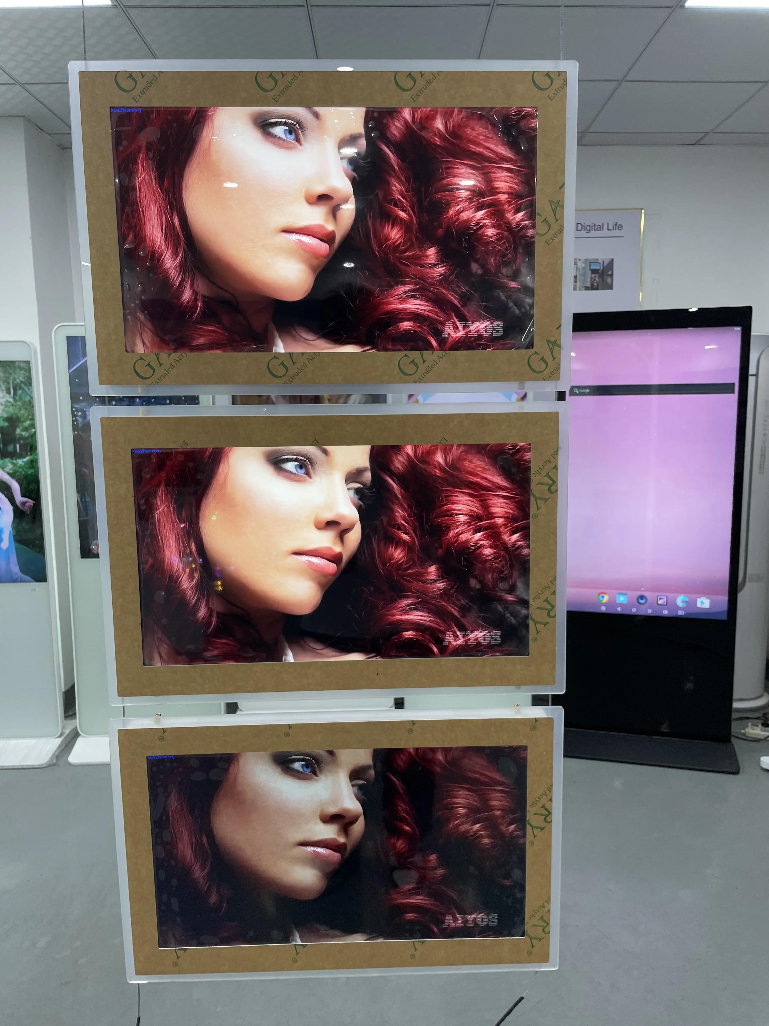 Hot Selling FHD 1920x1080 pixels Product IPS Panel  Hanging Lcd Signage Network Digital Signage Display