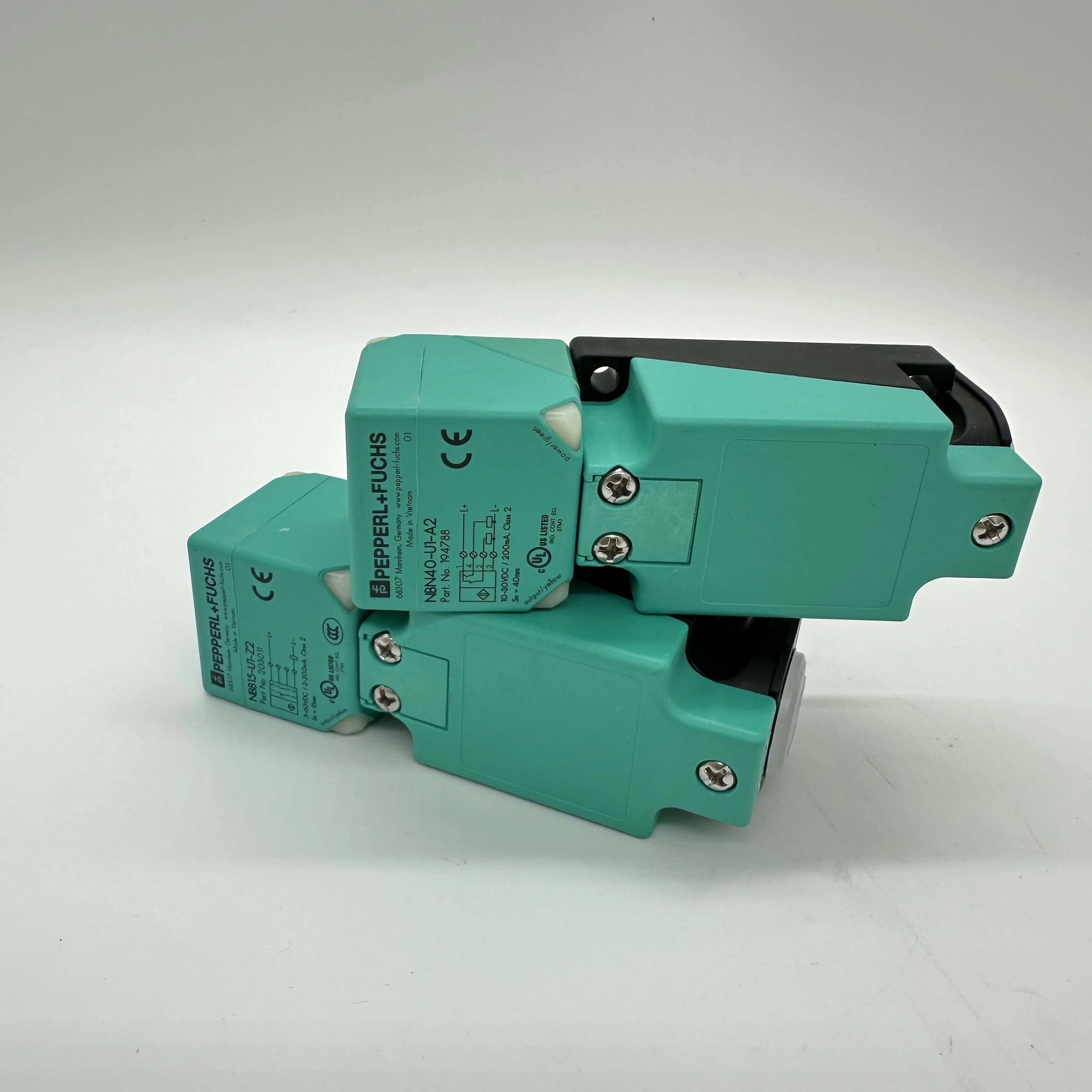 American  PEPPERL+FUCHS sensor  NBB15-U1-Z2  NBN40-U1-A2