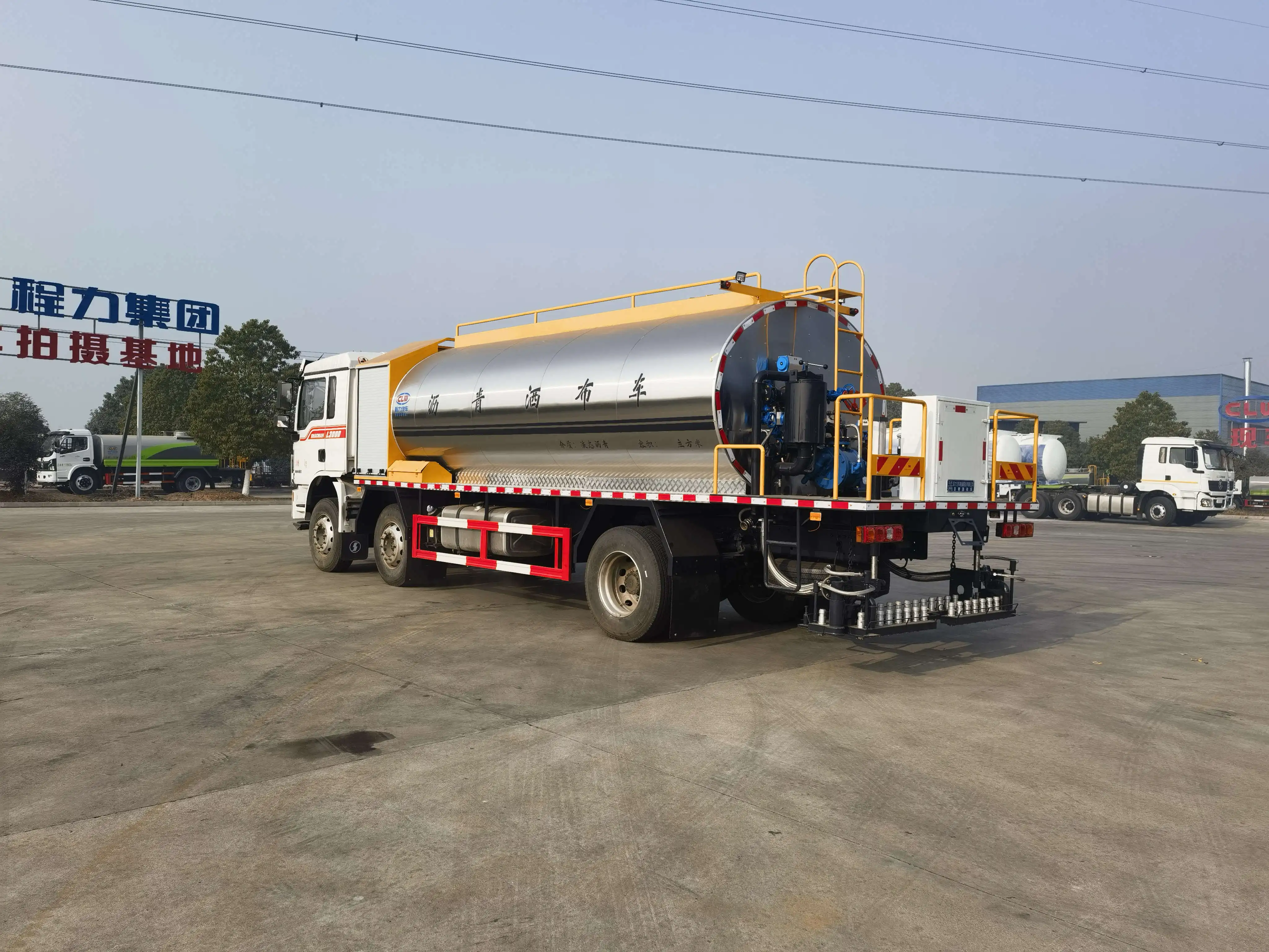 Shacman N Hohan Intelligence Asphalt Bitumen Distributor Distribution Spray Sprayer Spraying Tank Tanker Truck