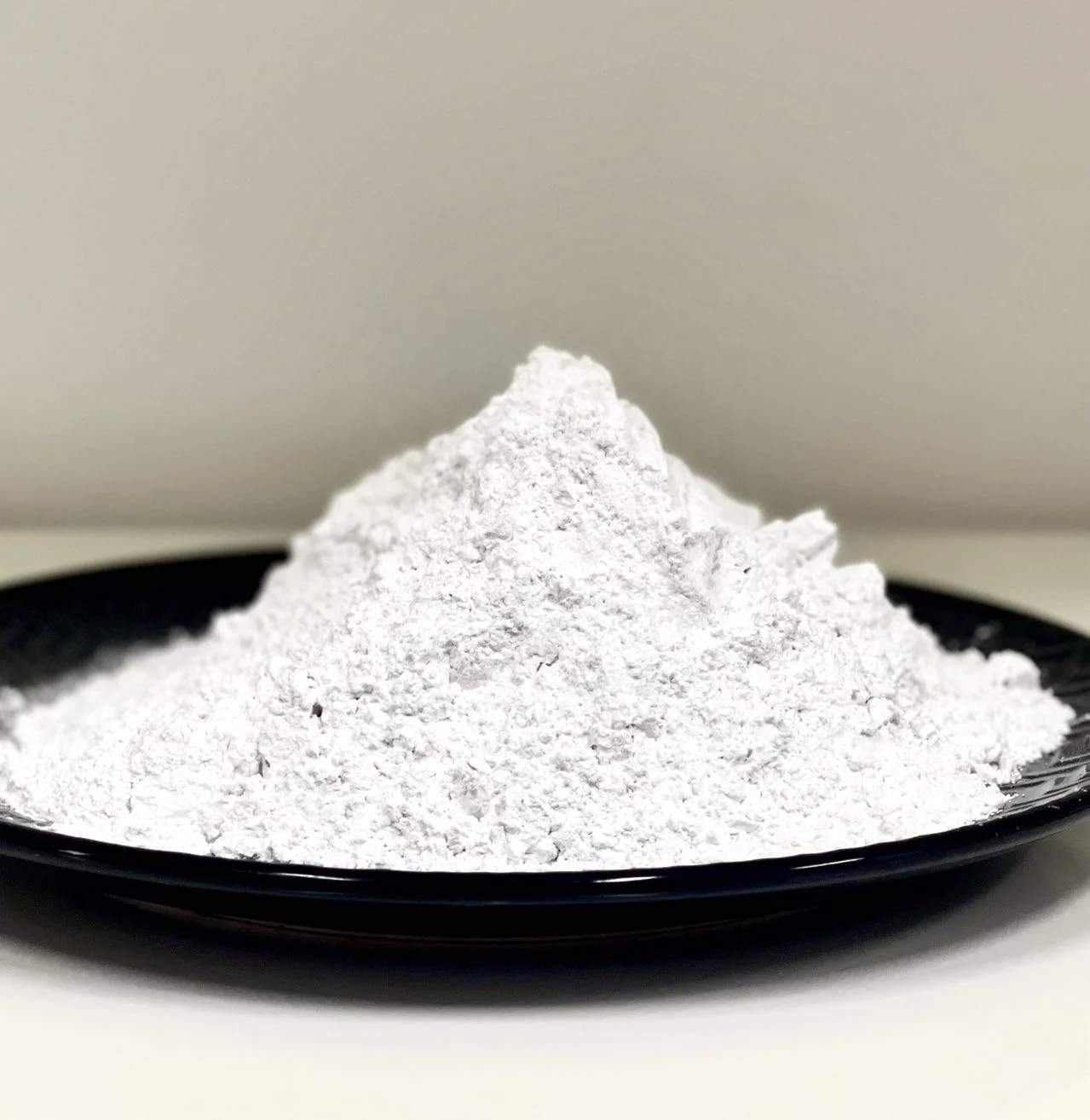 Manufacturers direct sales of Jilin Dadingshan high whiteness high refractive index  porcelain tiles  wollastonite