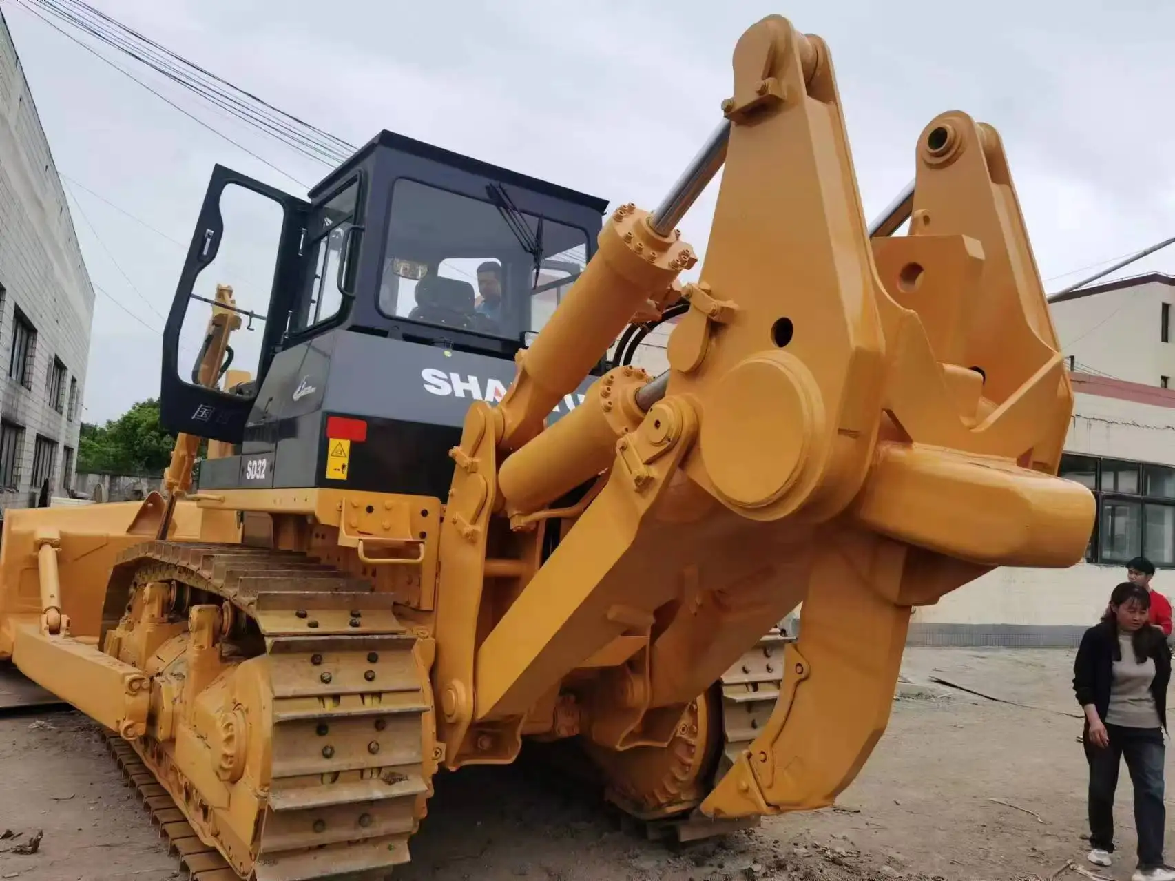 Бульдозеры shantui SD32 б/у Б/у Shantui SD 32 SD22 на складе для продажи