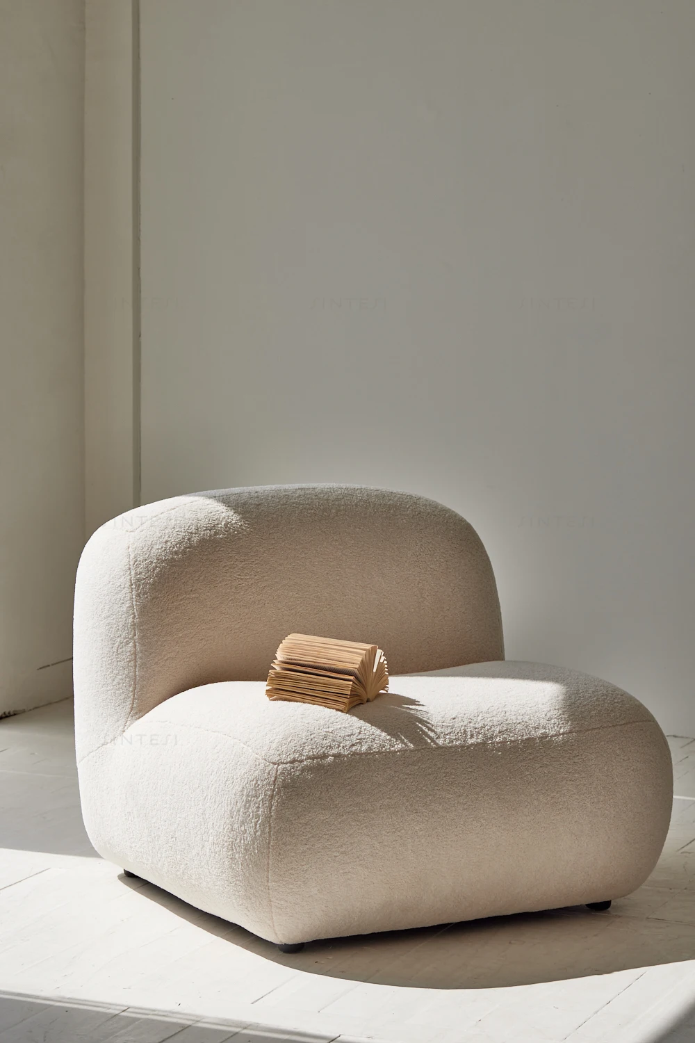 Modern Casual Leisure Single White Sheep Skin Fabric Sofa Chair Set Wabi-Sabi Geometric Pattern Hotels Villas Apartments Malls