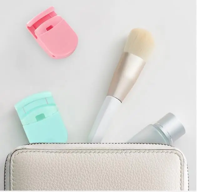 Mini Eyelash Curler Perfect for Going Out Travel Eyelash Curler Fits All Eye Shapes No Pinching Or Pulling Eyelash Curler