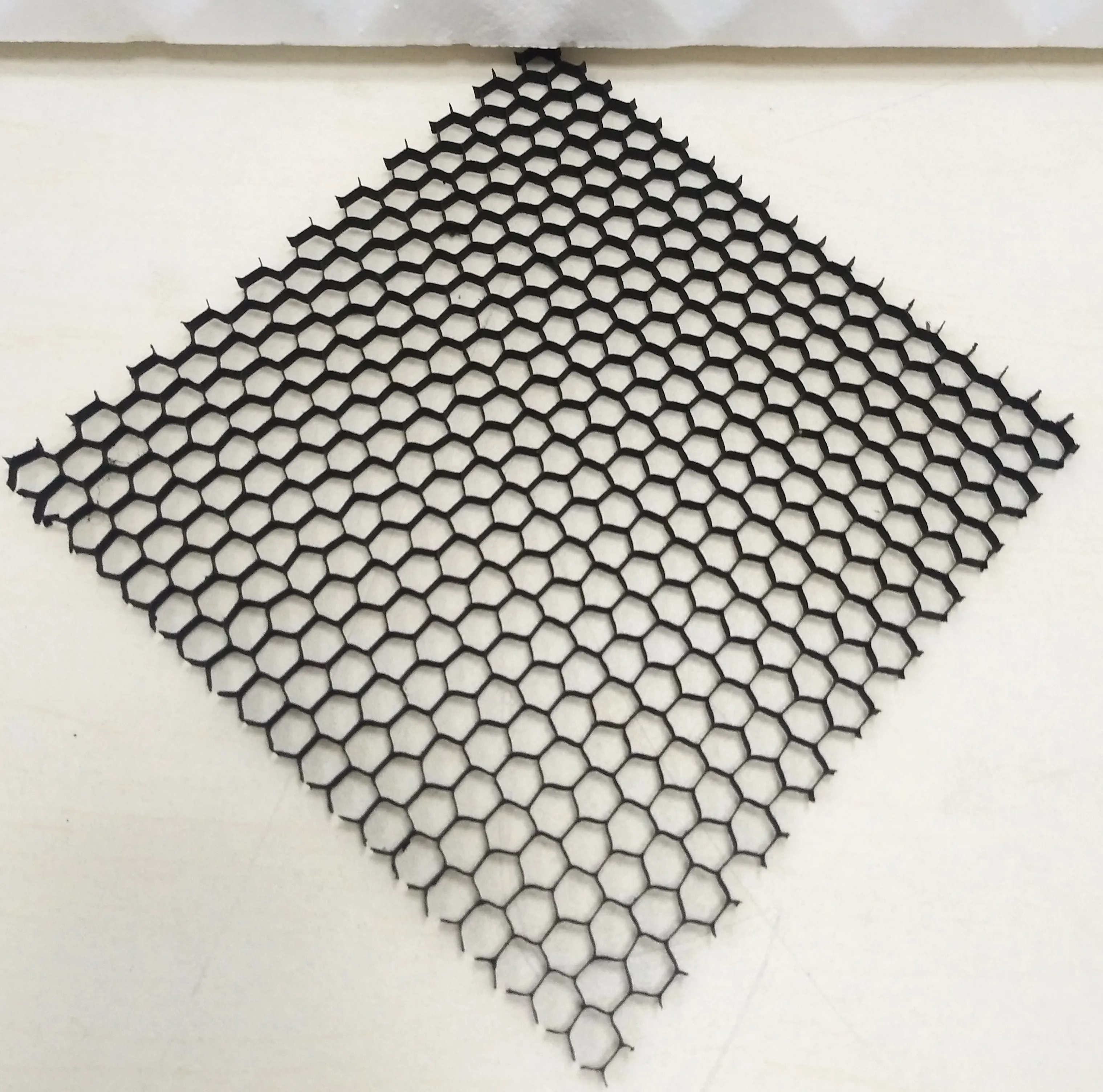 Good at low-frequency (1~20GHz)  honeycomb  absorbers  for electromagnetic noise suppression for radar and telecom system