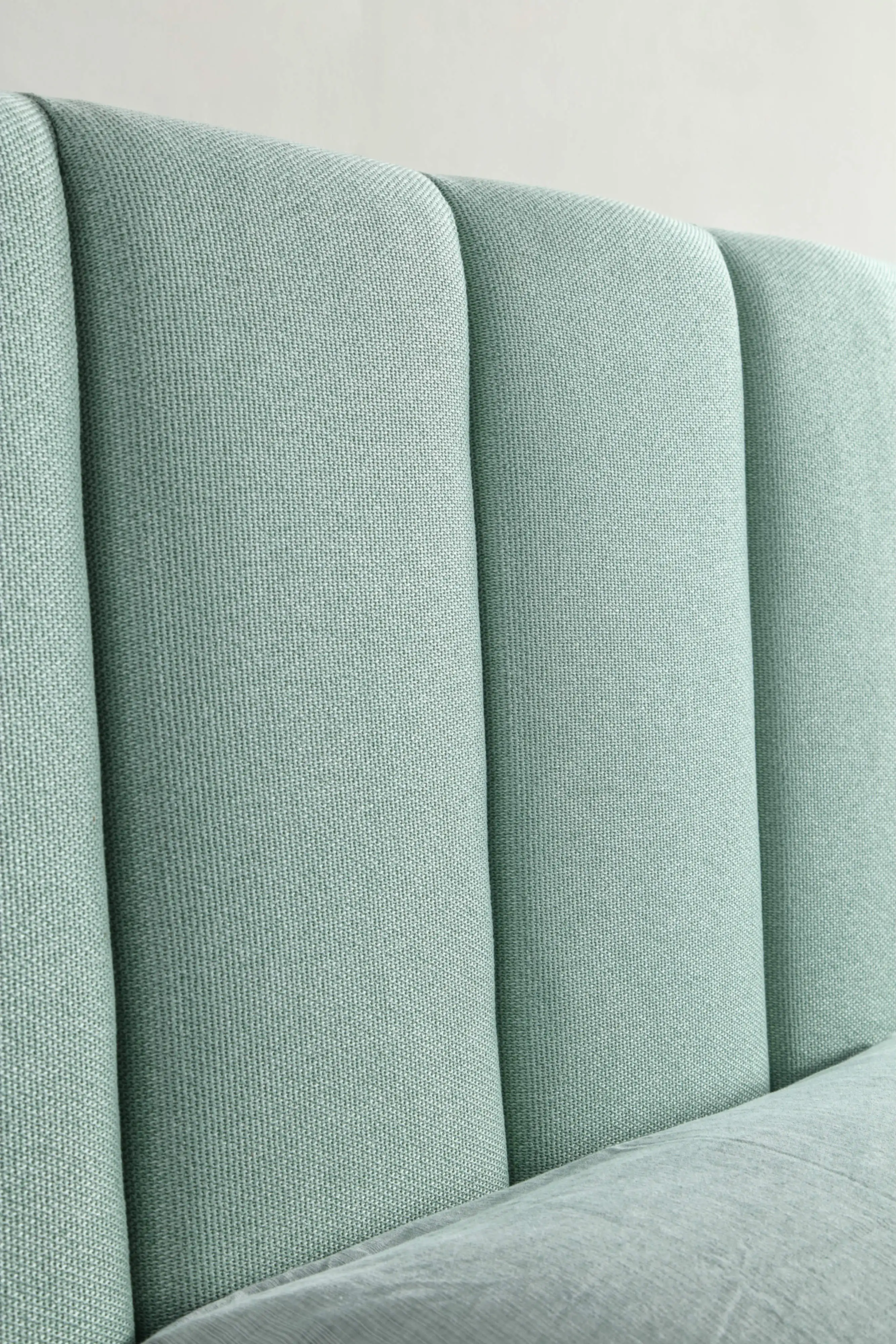 AIDI Cheap Thick Headboard Button Tufted Sleigh Fabric Wood Bed