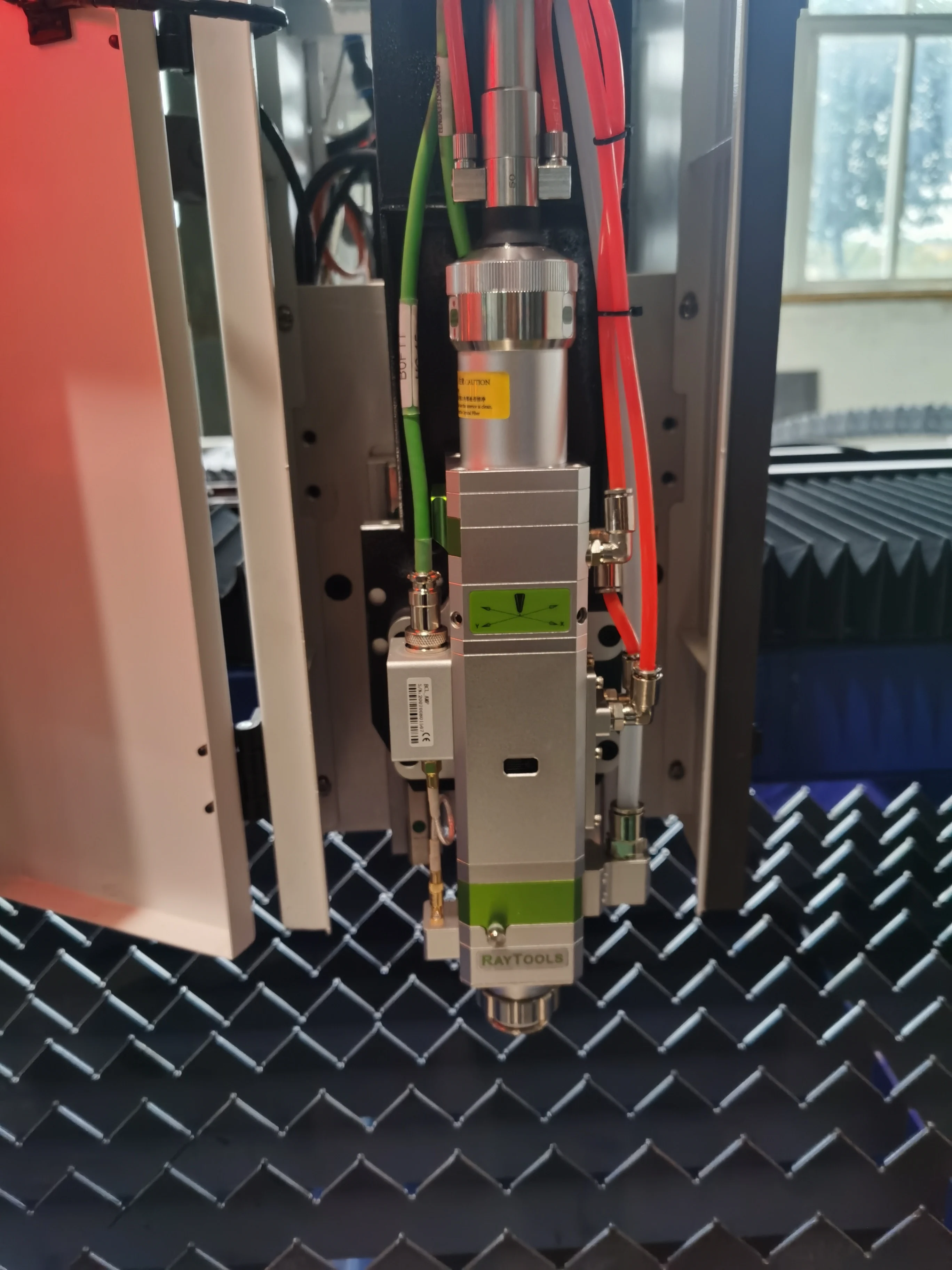 Good price1kw 2kw 3kw 6kw laser Metal sheet fiber laser cutting machine heavy duty laser cutter