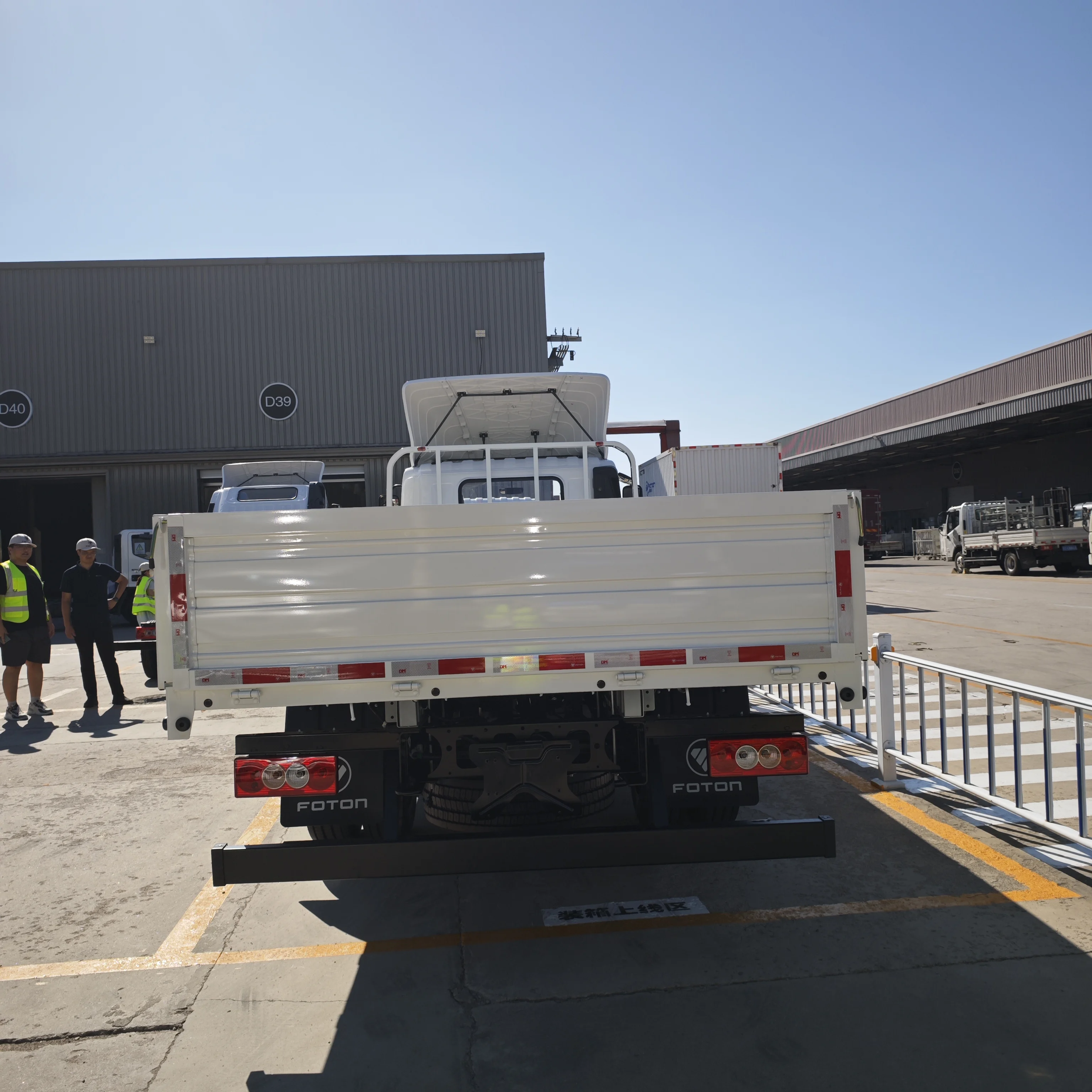 Brand New Cargo Truck 4X4 4X2 Driving Foton Aumark Box Truck  2 Ton 3 Ton 5 Ton Light Cargo Truck