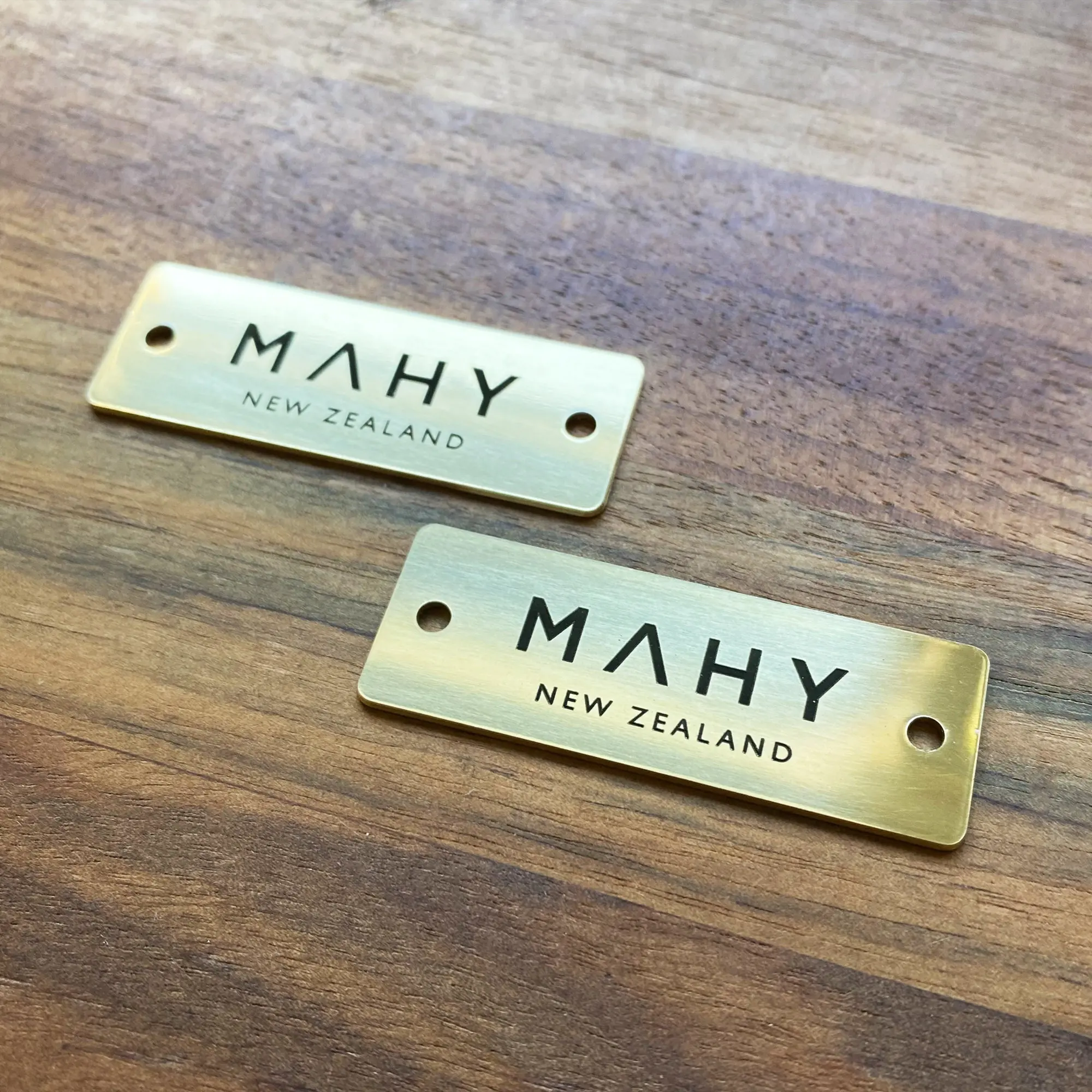 Custom Metal badge tags Zinc alloy brand logo Personalized metal signage for handbags, clothing, hats and leather accessories