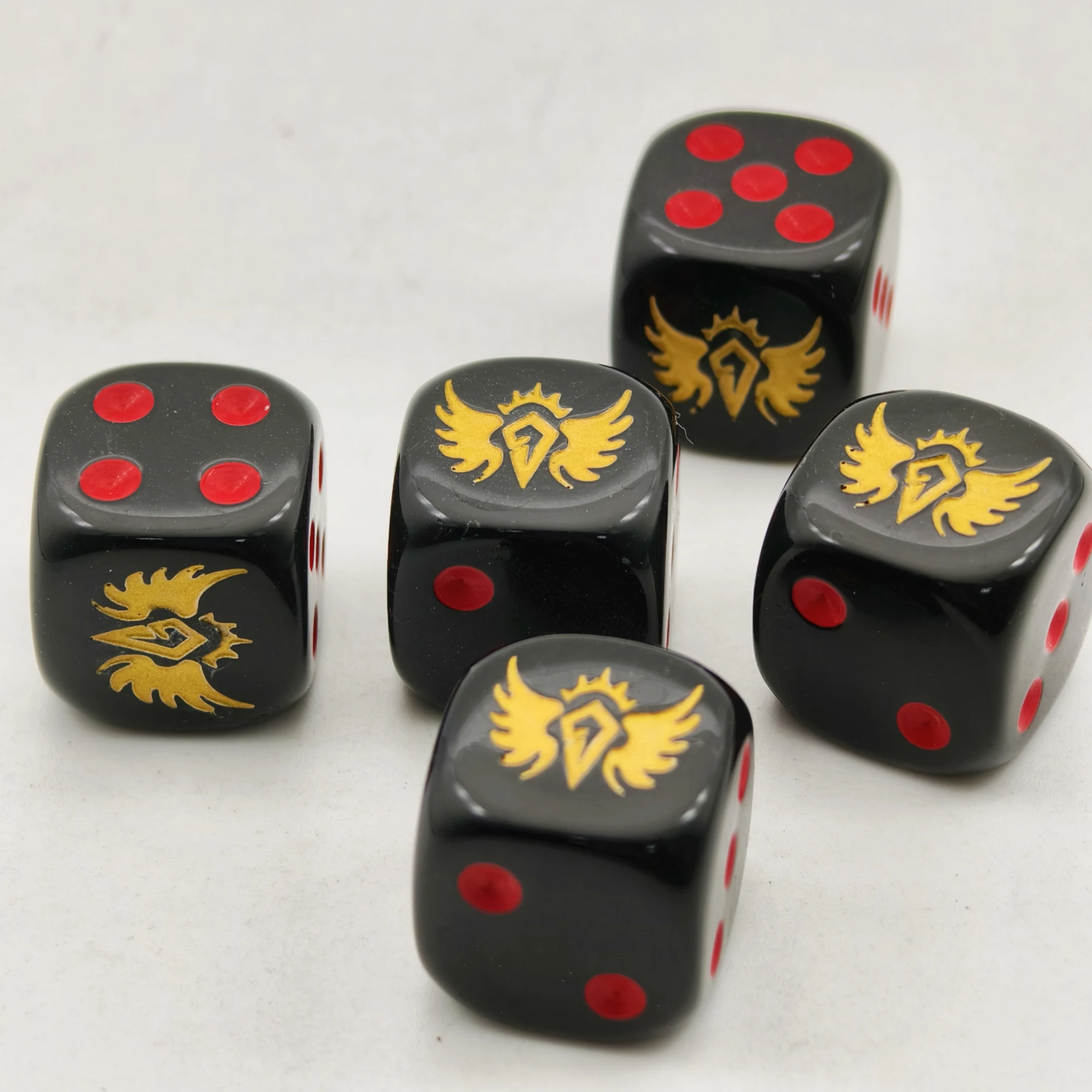 luxury colored low moq corner black dice set engrave customized logo symbol plastic acrylic d6 16mm adult games casino dice set