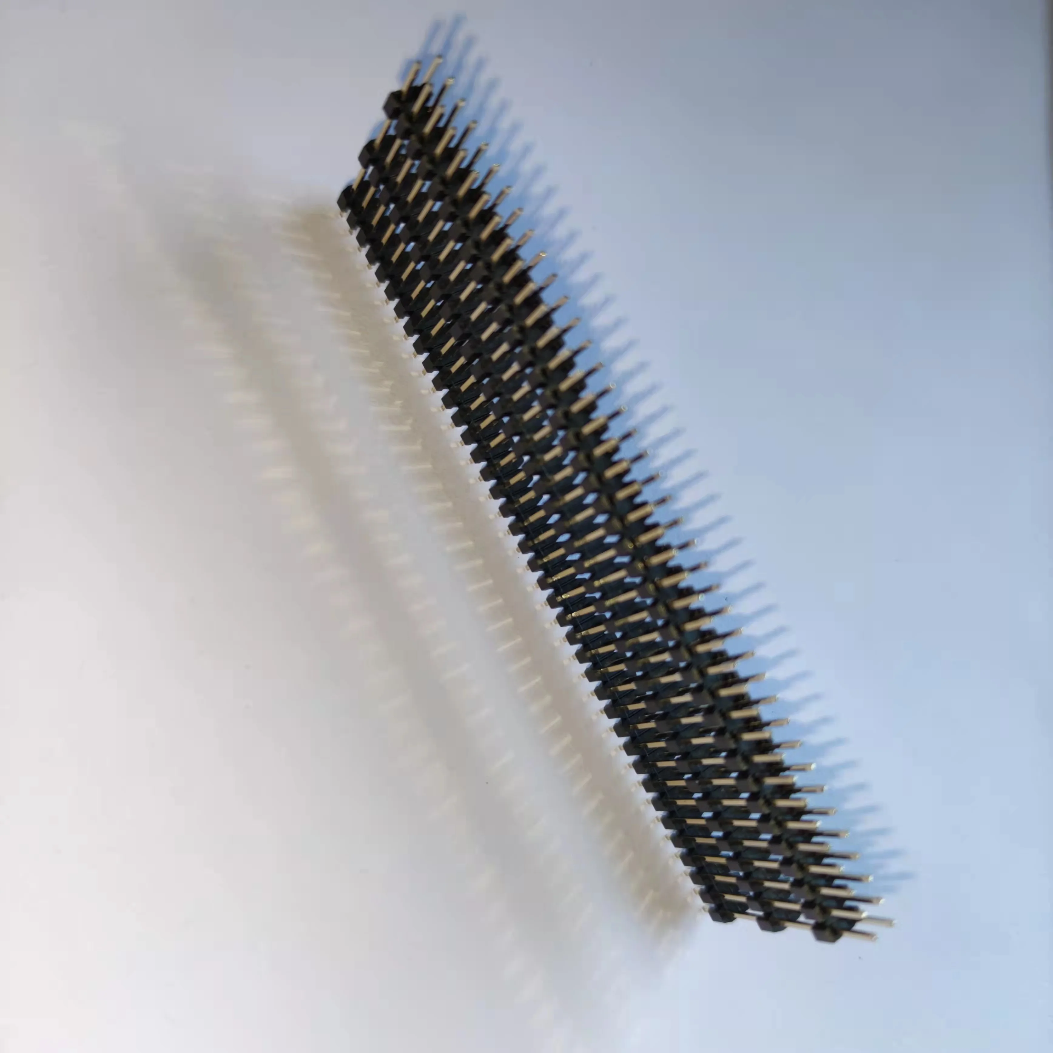 Штырьковый разъем 2,0 шаг три пластиковые двухрядные от 2 до 40 контактов L26.1mm DIP прямые