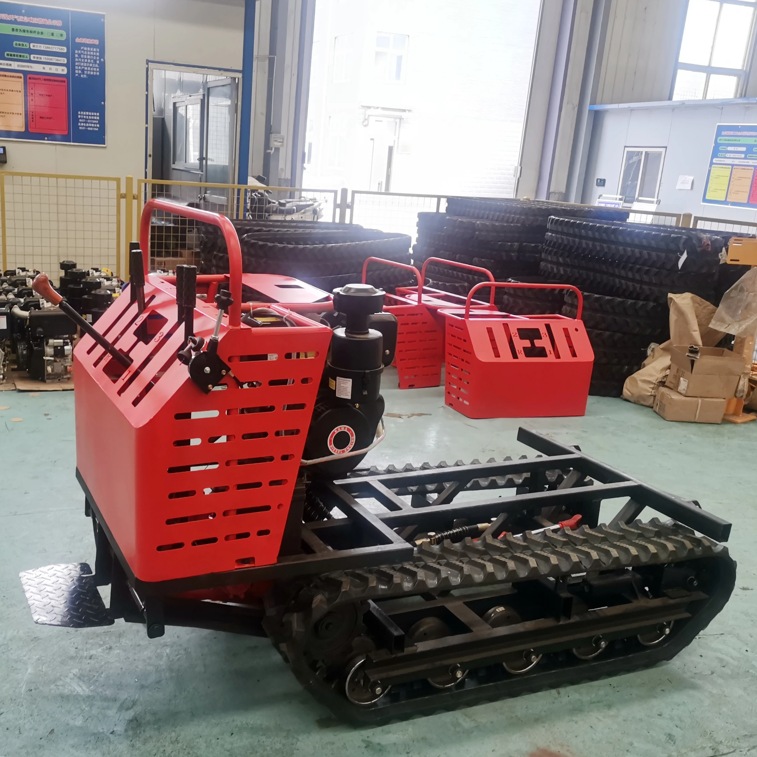 Agricultural Rubber Tracked Crawler Sprayer Machine For Garden Orchard Greenhouse