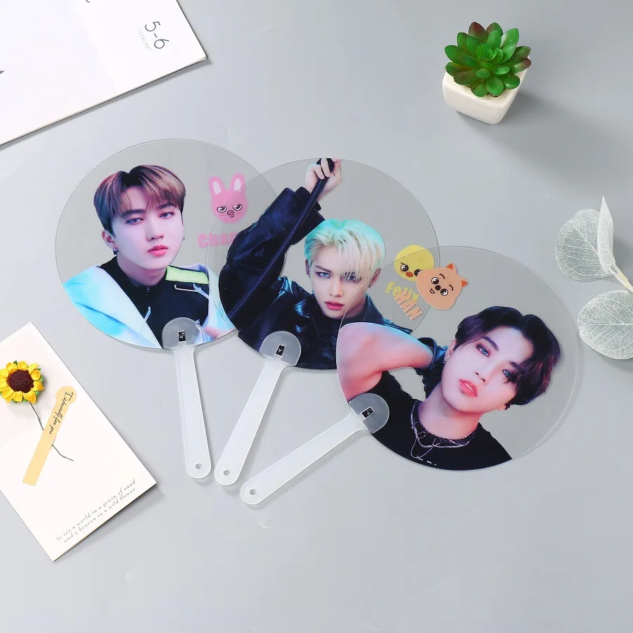 Оптовая продажа пластиковые ручные вентиляторы Kpop два раза в стиле Straykids не изготовленные