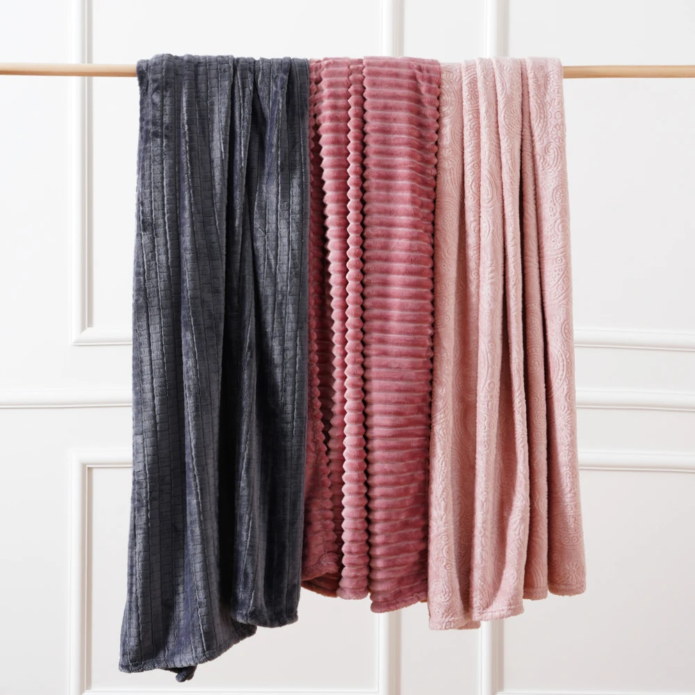 Lowest Price 100 Polyester Solid Flannel Fleece Blanket Plush Winter Blanket Bed Throw Blanket Stock With Assorted color