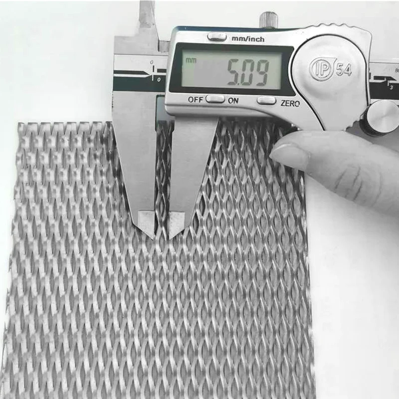 0.75mm Thick Aperture 4x10mm Titanium Anode Mesh for Ion Membrane Electrolysis Cells