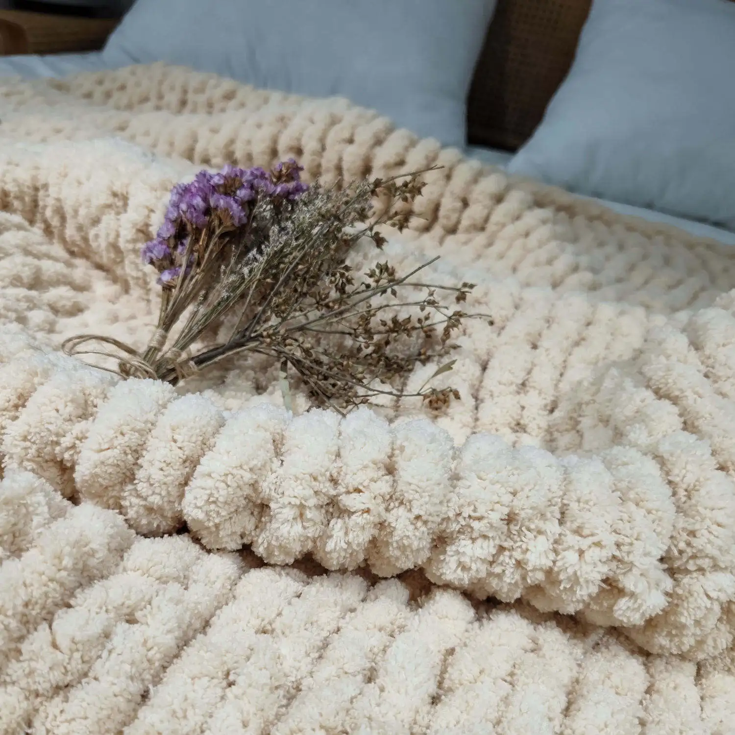 Multi color nature customized size hand knitted thick yarn warm chunky microfiber weighted chenille blanket