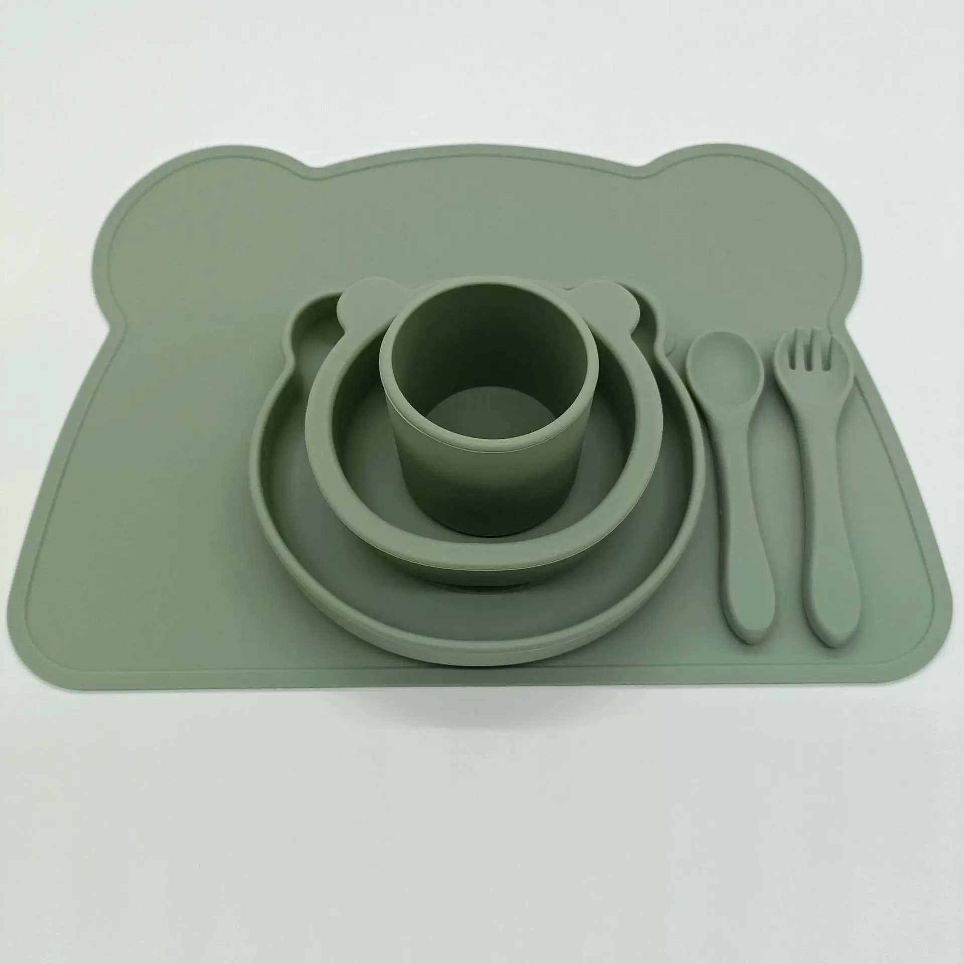 New Arrival Eco-friendly Non-toxic Strong Suction Bowl Spoon Set Feeding Bib Baby Silicone Bowl And Plate
