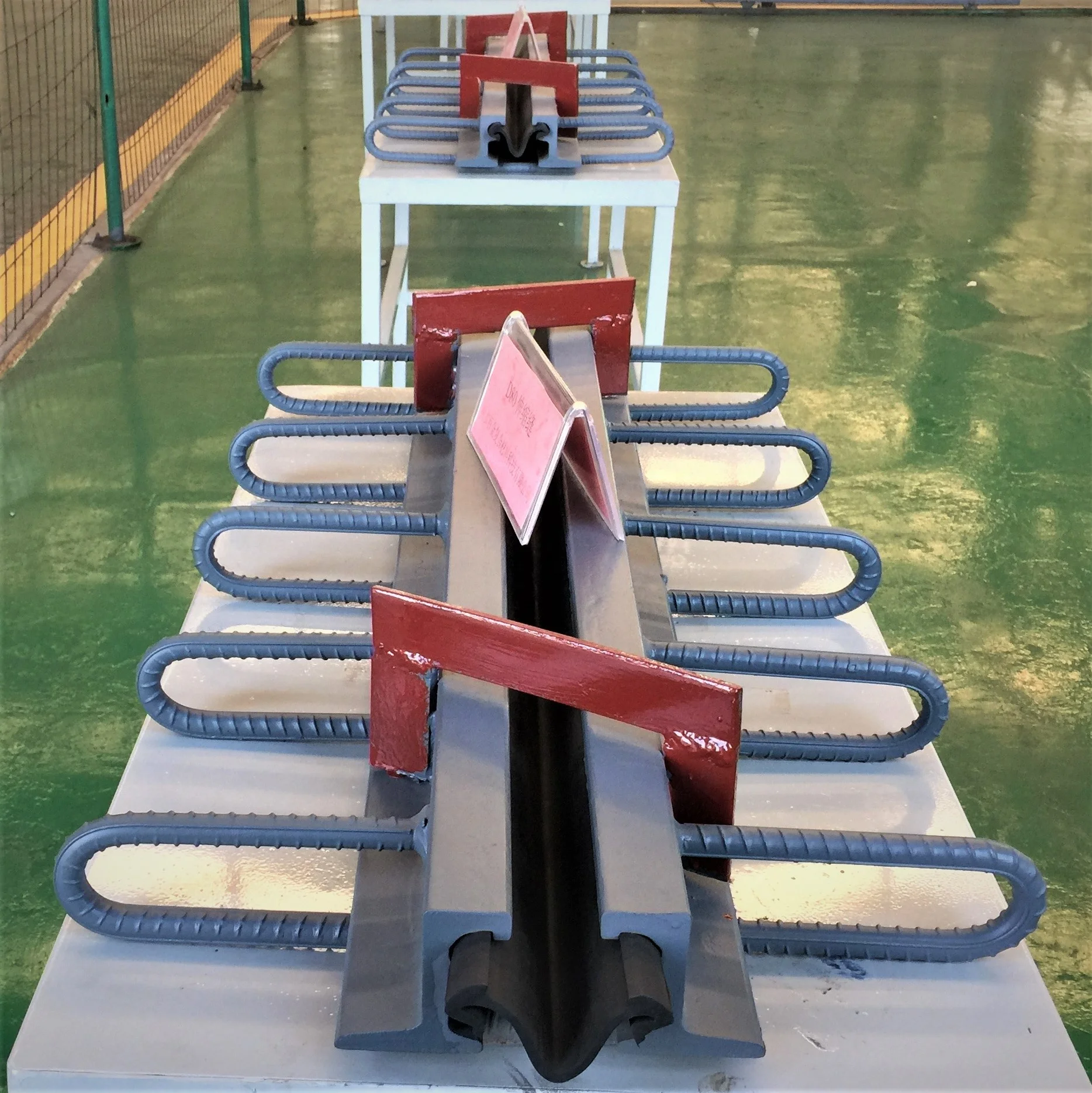 Jingtong rubber China bstainless steel railway expansion joint factory