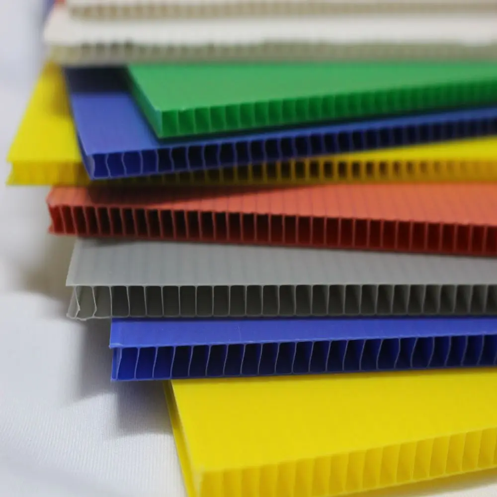 Dongguan Rizeng manufacturer wholesale 2mm PP corrugated plastic sheets 4 x 8 coroplast sheet for construction