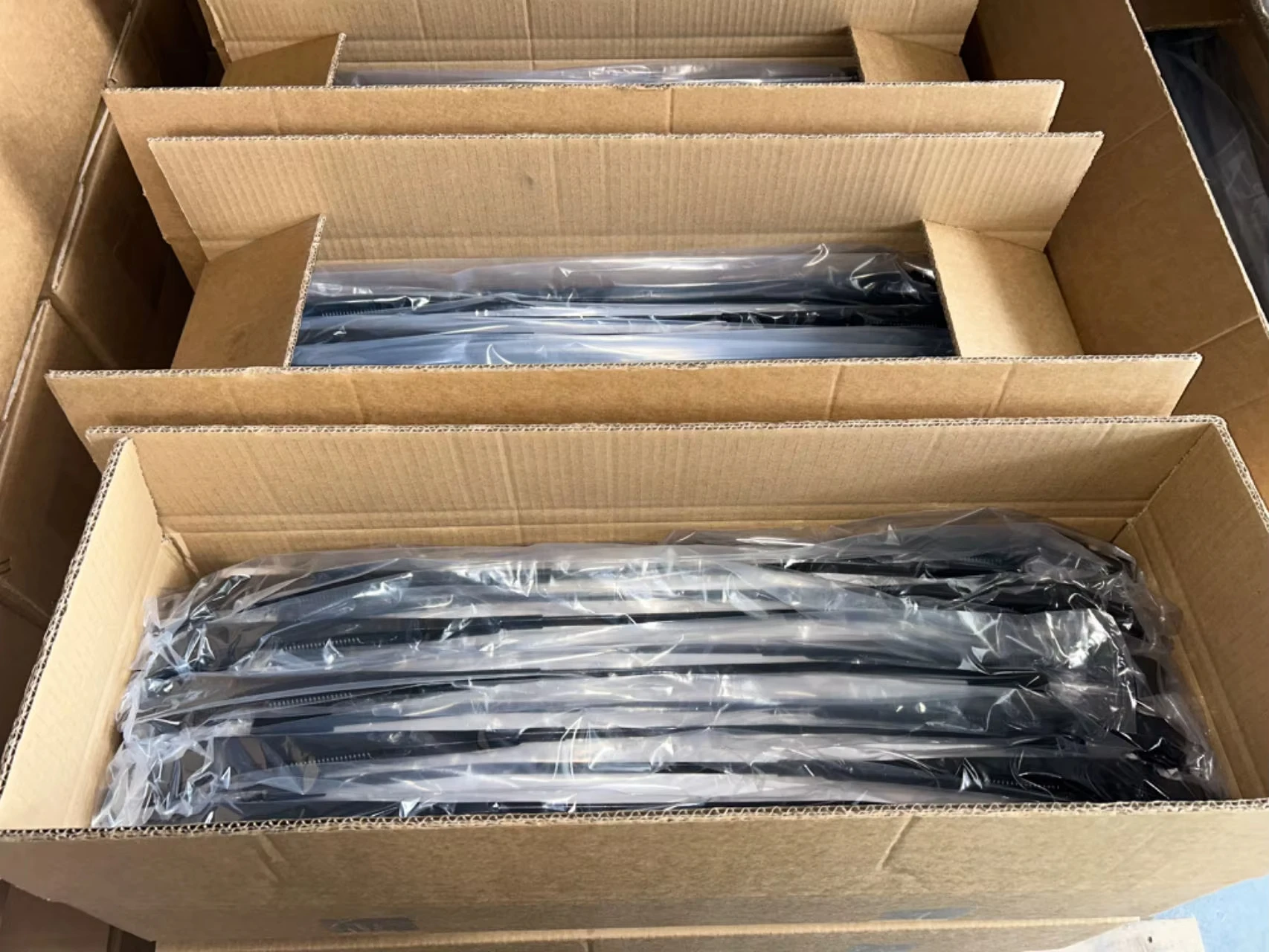 Hot Selling High Quality Bus Wiper 32 Inches Original Bus Front Windshield Wiper Arm for King Long XMQ
