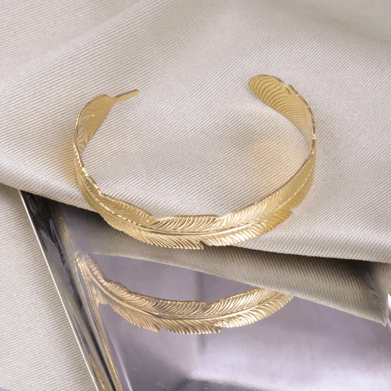 Latest design 14k solid gold stainles steel charms for feather bangles