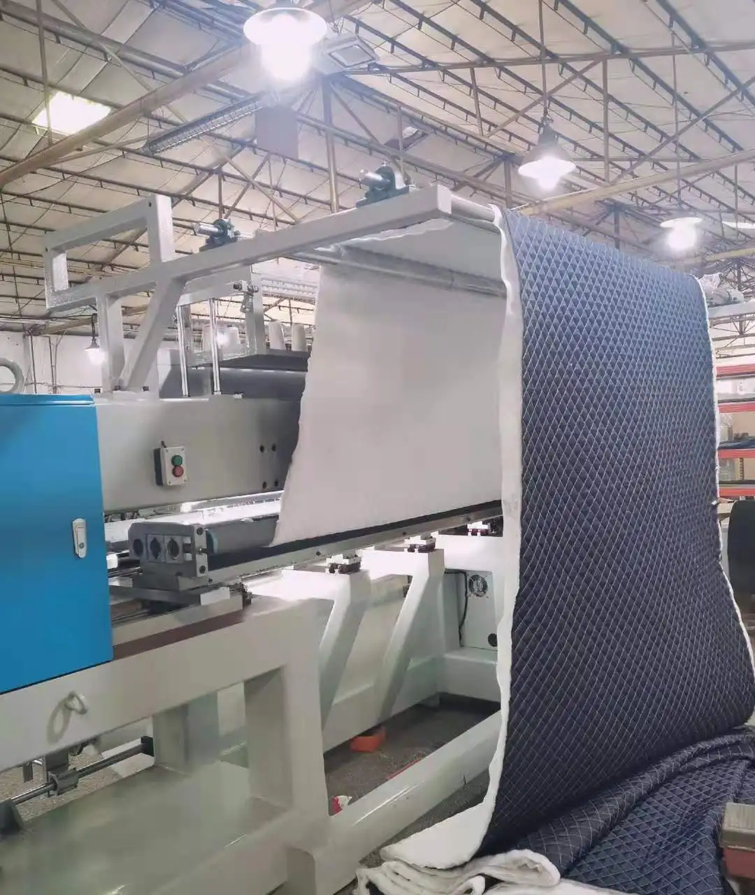 Suitable for single-width flat knitting  woven  fabric raffia  linear quilting embroidery machine for automotive supplies