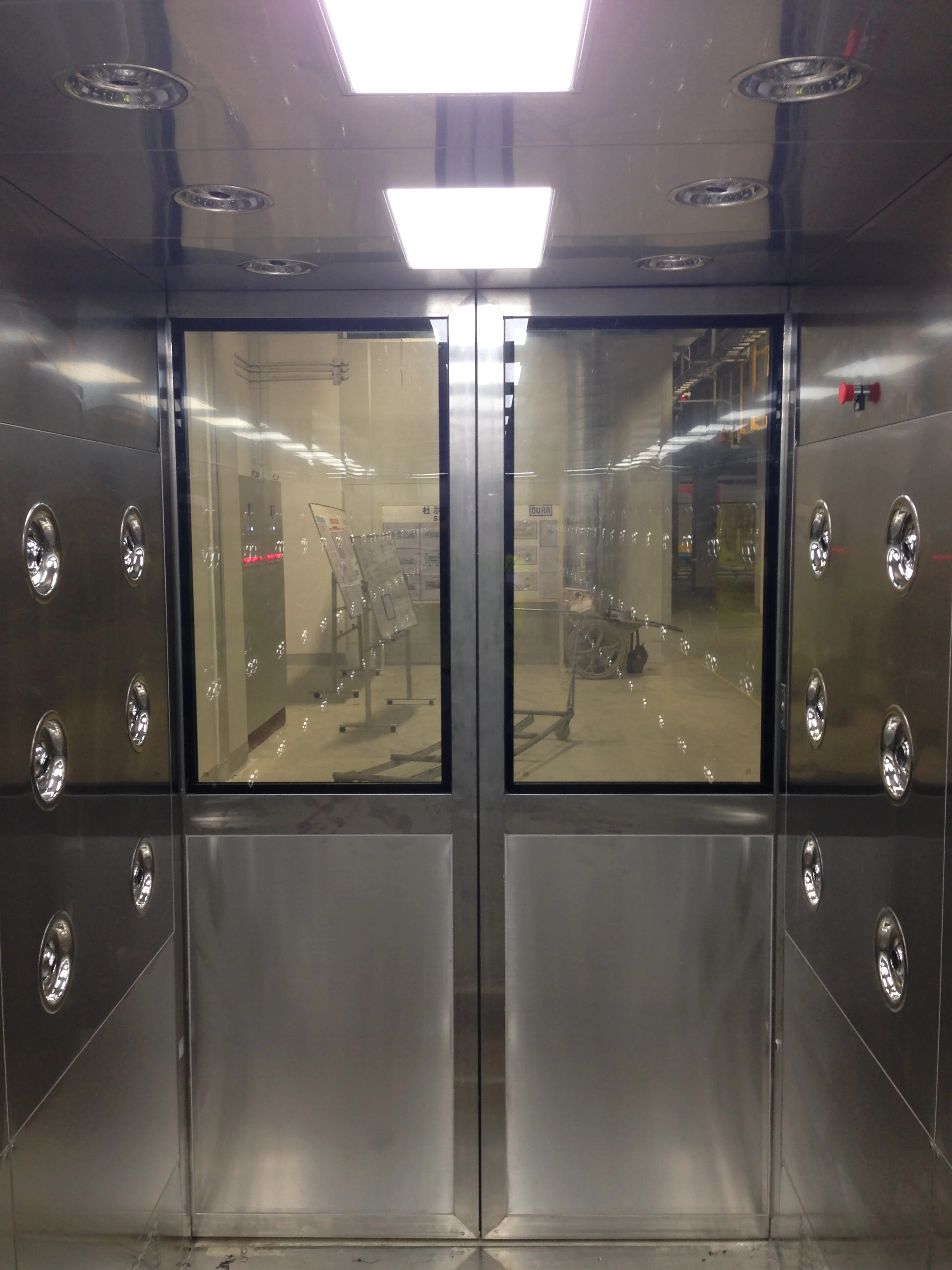 Automatic induction door person and cargo air showers