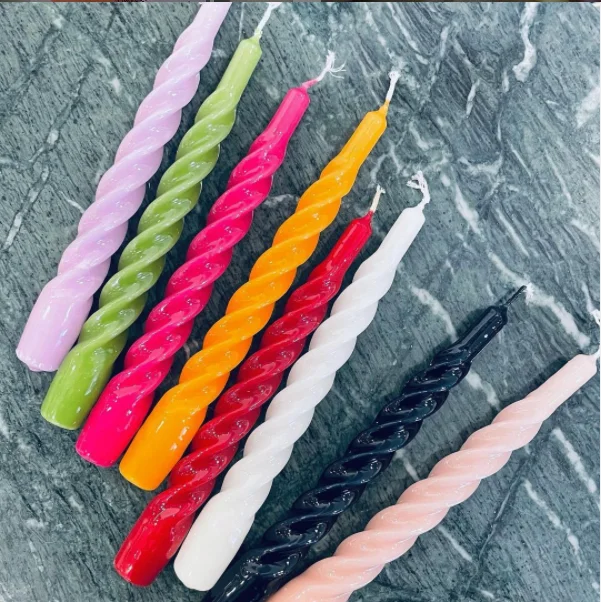 Yun Qu 2.2 x 29 cm soy wax & bee wax hand-made Ivory wavy colored twisted spiral candle