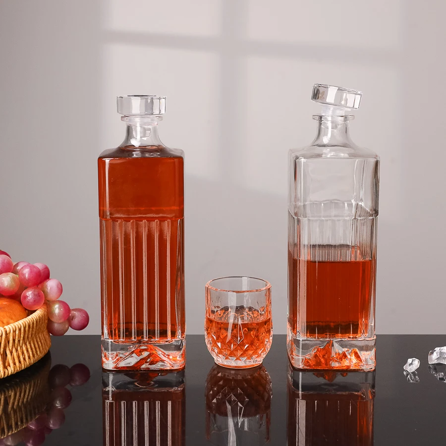 Online Wholesale Supplier 500ml Square Glass Bottles for Gin and Tonic Wholesale Tequila Shot Glass Cheap Vodka Prices