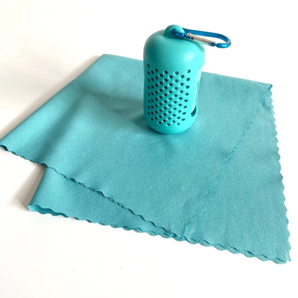 
silicone case packed outdoor microfiber quick dry towel 