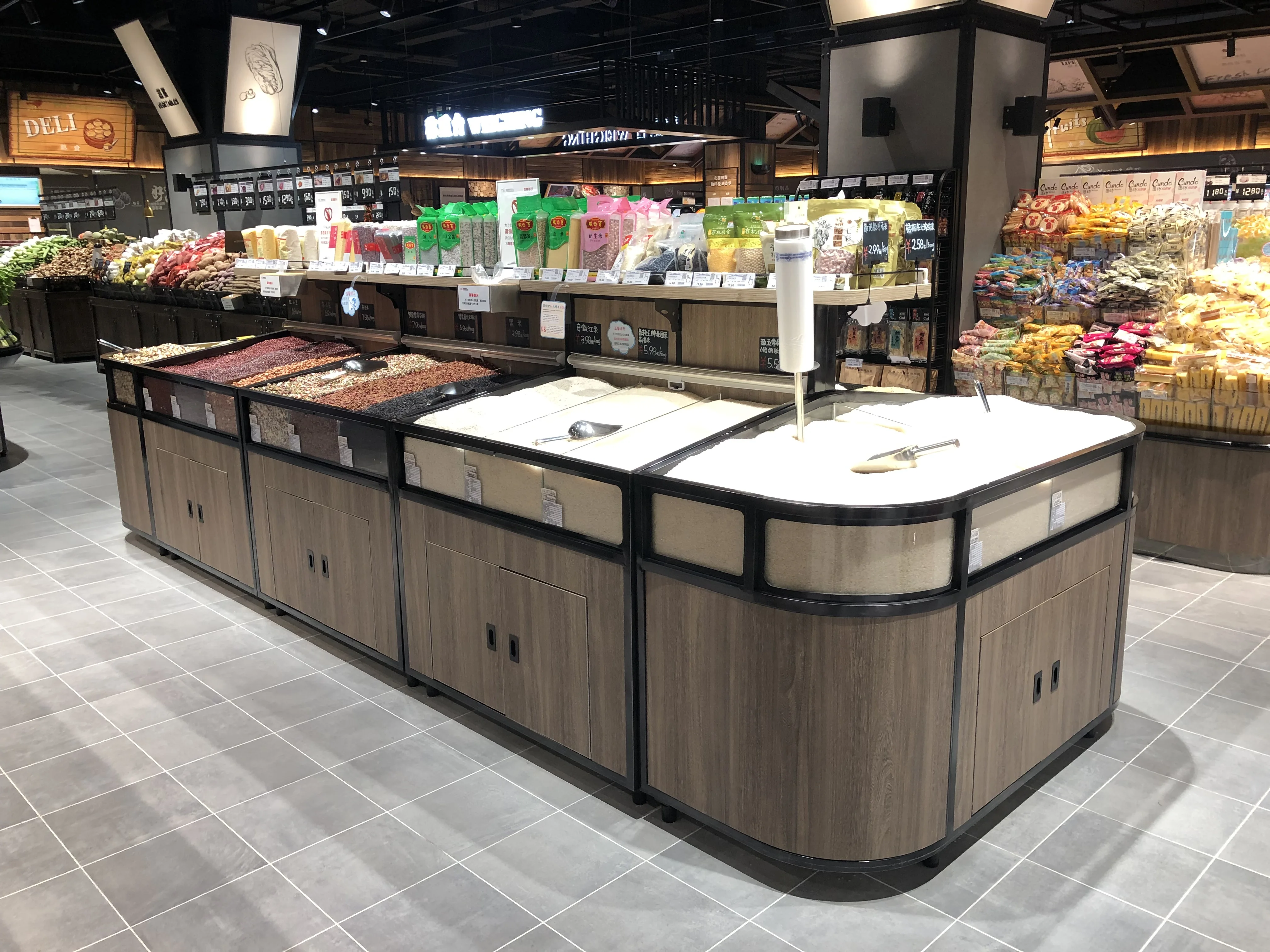 Supermarket Snacks Food Display Racks Rice Display Shelves Customized Wooden Candy  fruit display shelf