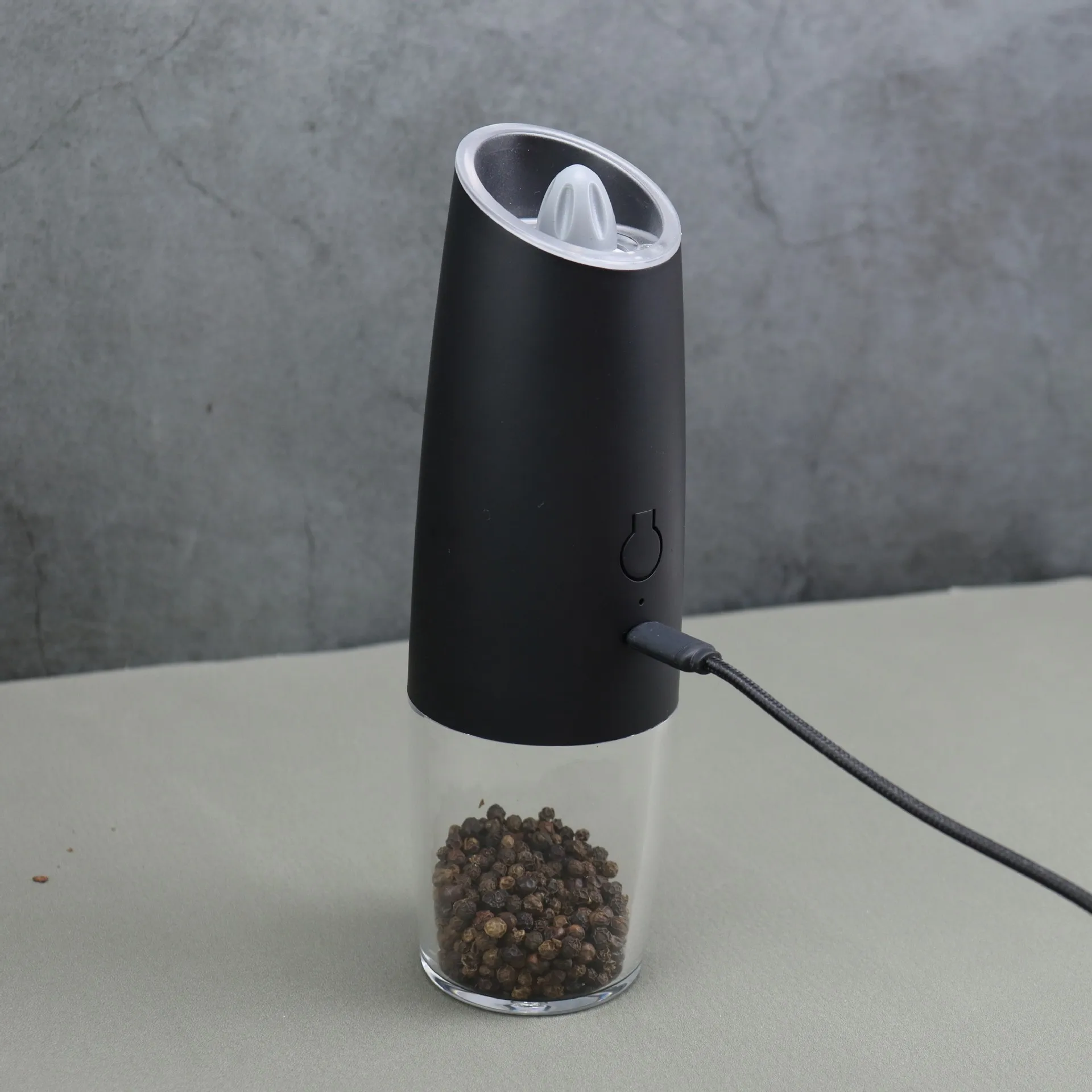 Portable Household USB Rechargeable Gravity Pepper Grinder with LED Light and a Control Switch and an Extra Large Capacity