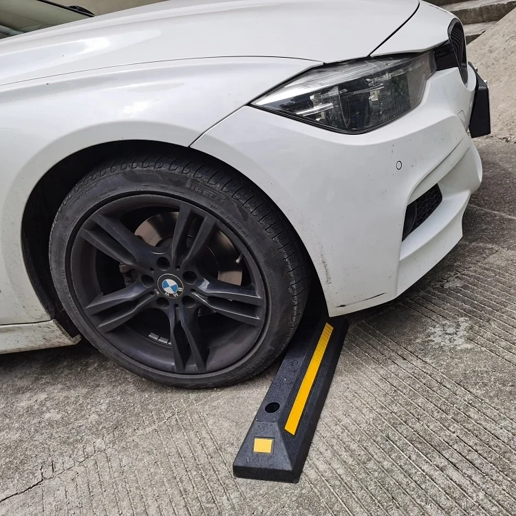 
Hot Sale Durable Rubber / Plastic Wheel Stopper for Garage Parking 