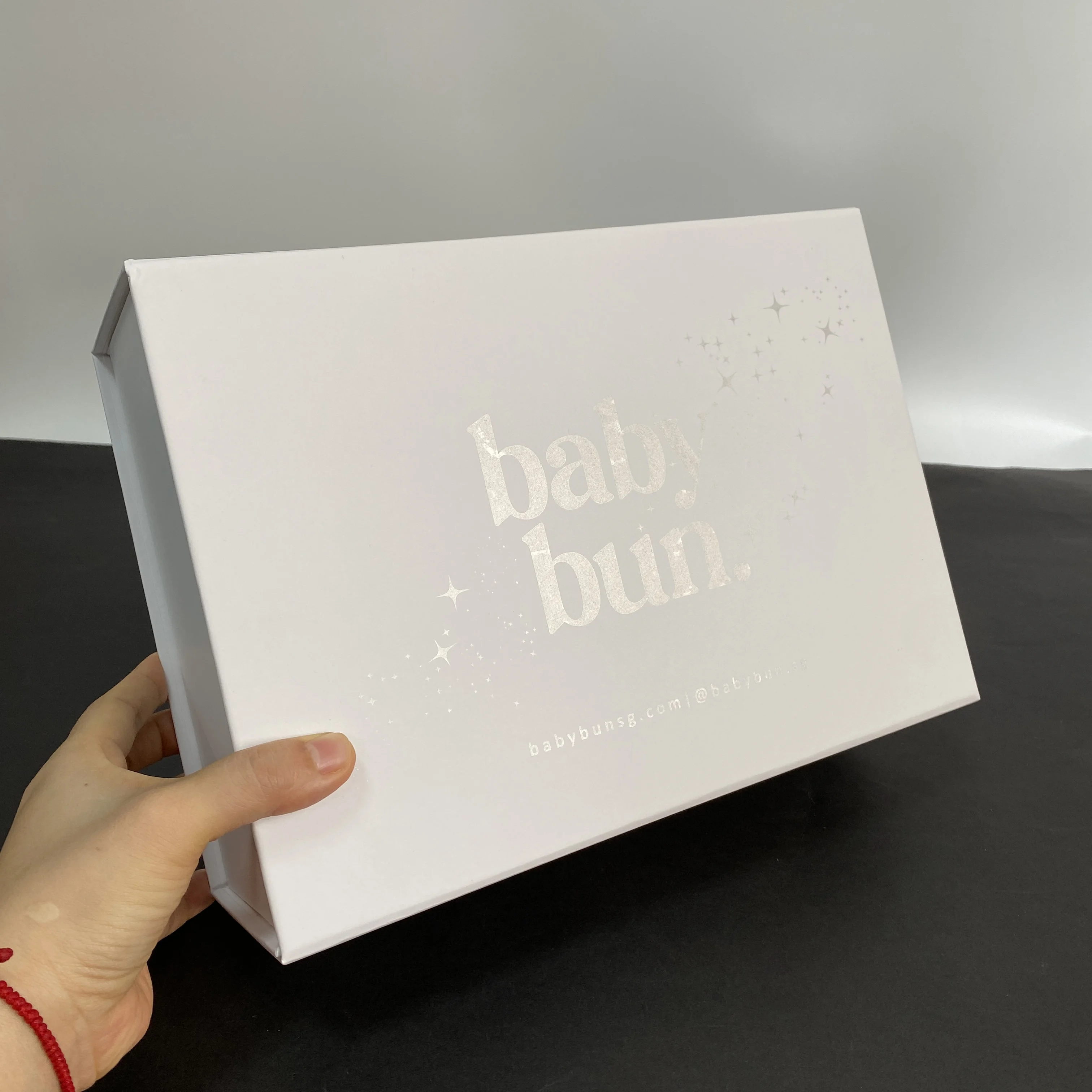 Custom white Magnet magnetic luxury packaging folding paper gift box for business