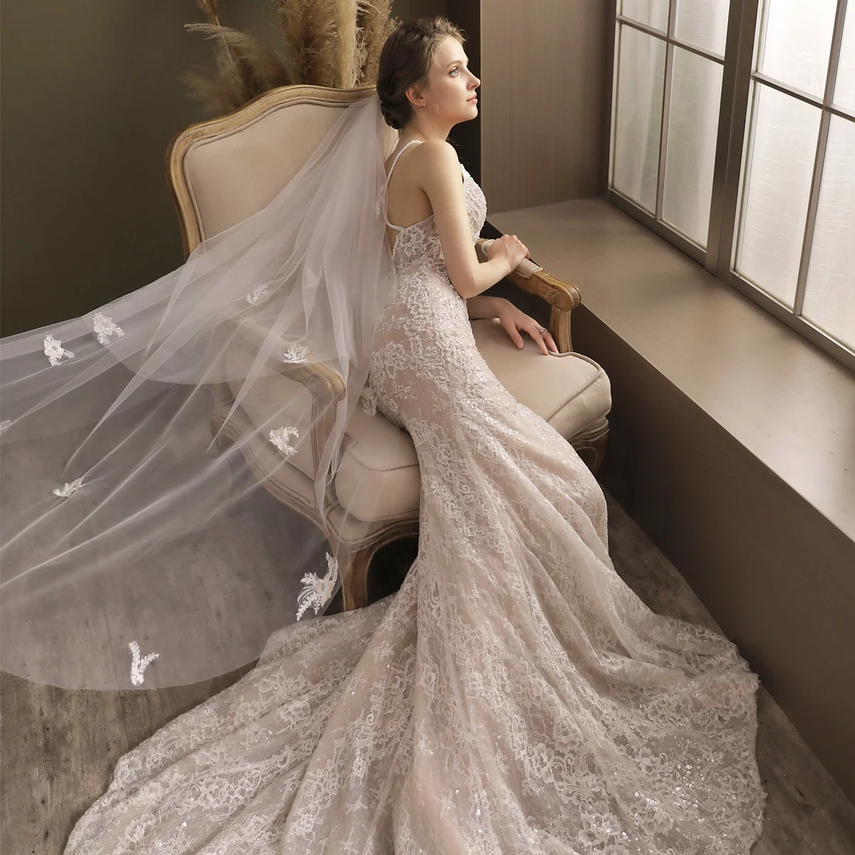 Shenglan 2 Tier White Ivory Wedding Veils Lace Applique Sequins Cathedral Length Bridal Veil