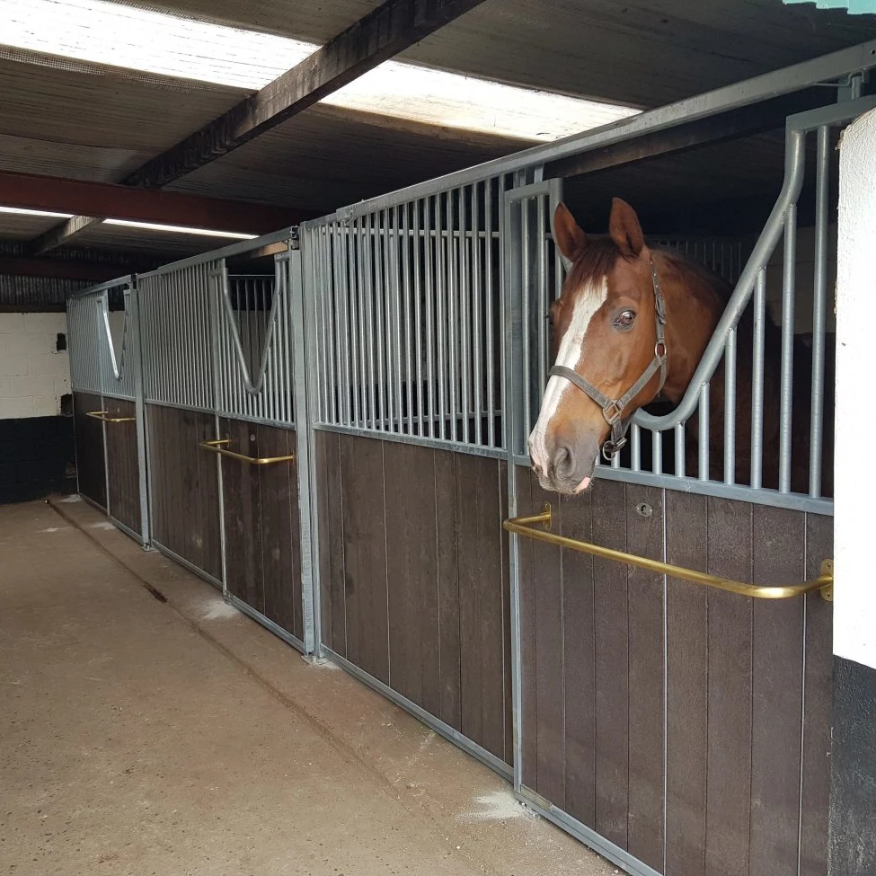 complete horse barn, horse stable mobile