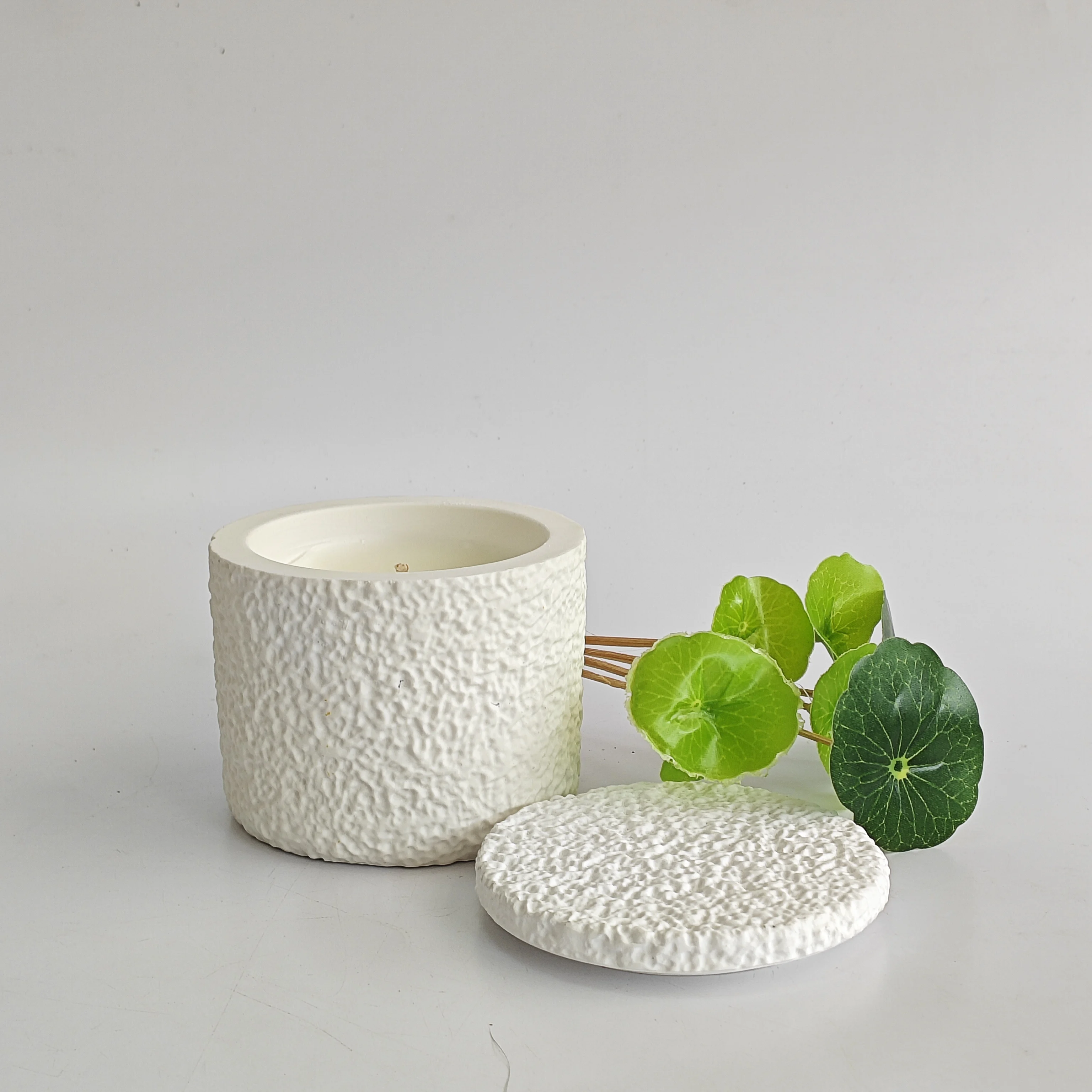 Eco-friendly large candles custom scents Soy wax Luxury decoration Aroma Plaster jars scented candles with lids