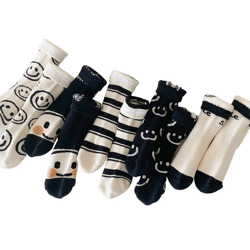 In-stock wholesale cotton black and white smiley terry cushion ankle children socks for girl and boy
