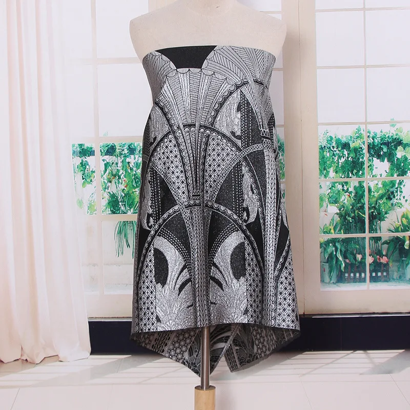 Жаккардовая ткань с геометрическим рисунком для костюма