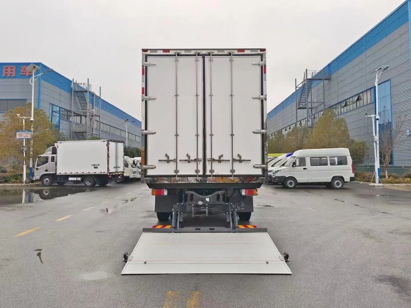 Hot Selling Isuzu FVR 4x2 Euro5 Refrigerator Truck 18 Tons Diesel Engine Hot King Cooling System New Condition Manual