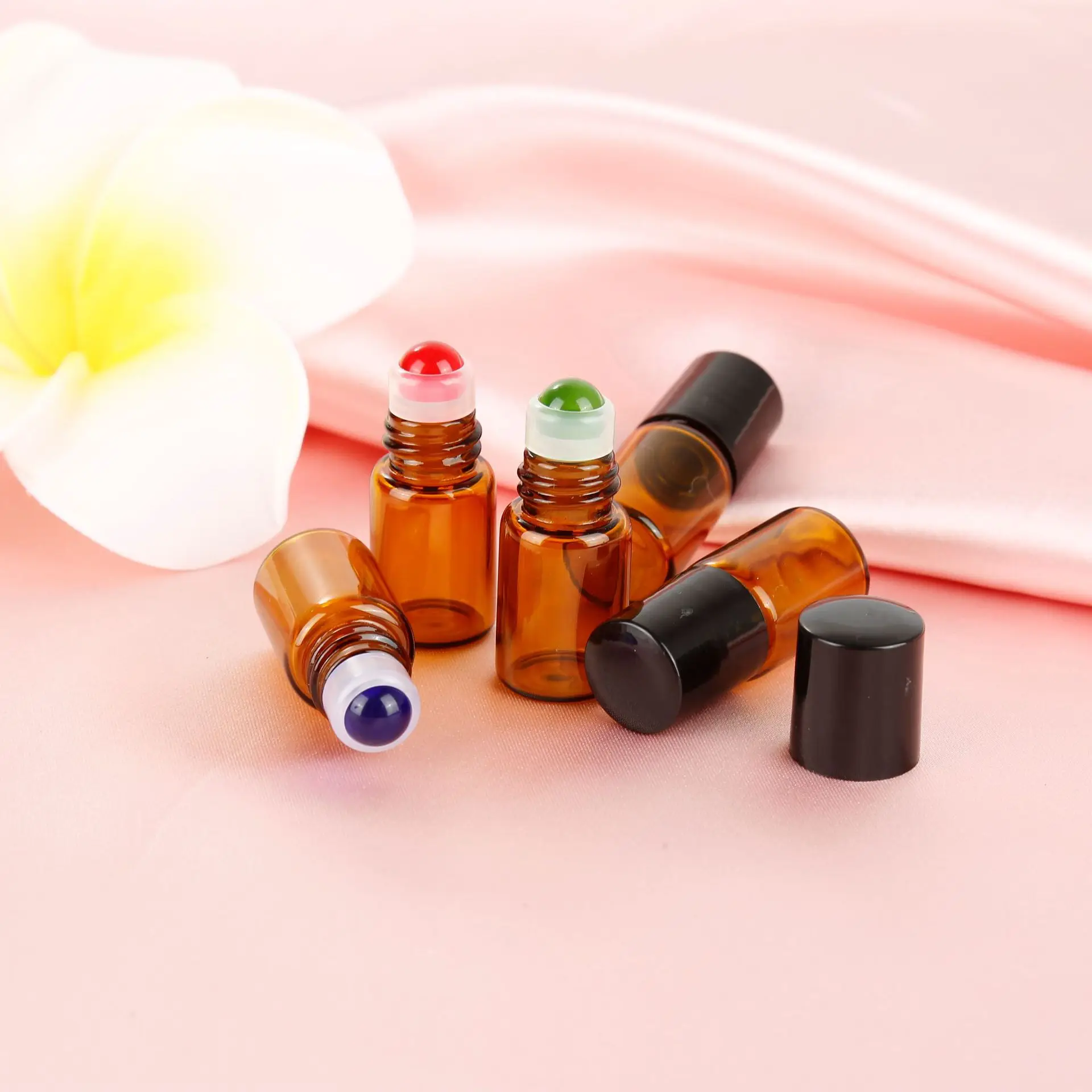 2022 Best Selling Mini 1 Ml 2ml 3 Ml  Frosted Attar Perfume Glass Bottle Labels Roll On Bottle black Cap free sample