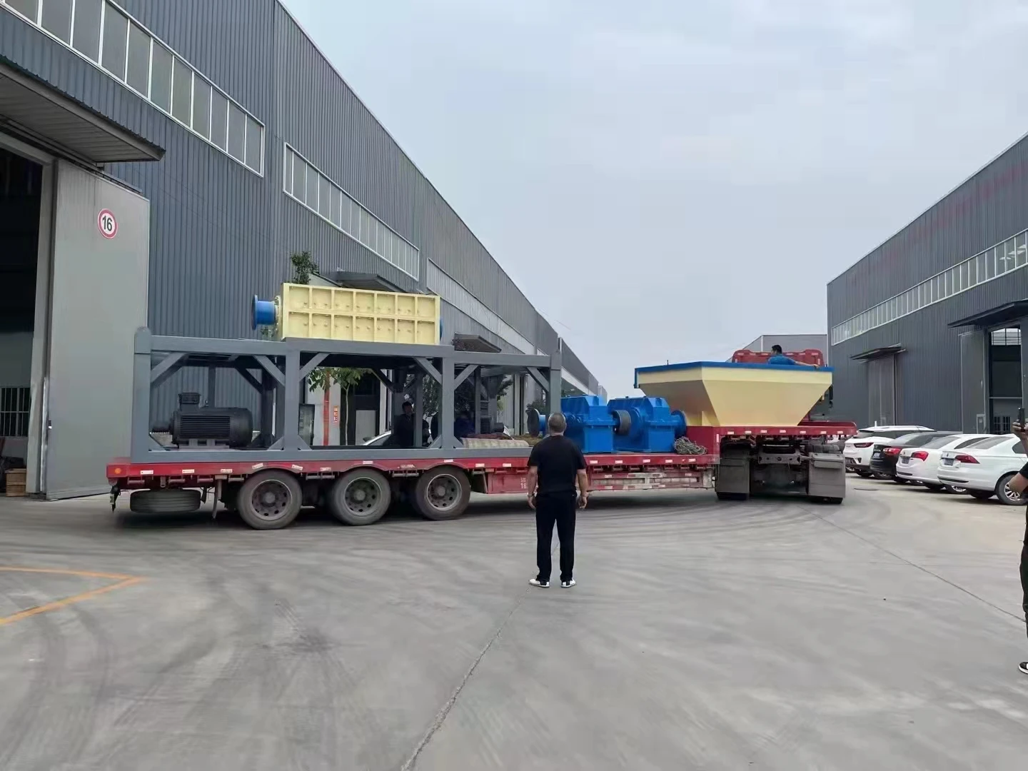 Hot Sell Industrial Heavy Duty Shredder Twin Shaft Shredder Steel Aluminum Iron Scrap Metal Shredder Machine