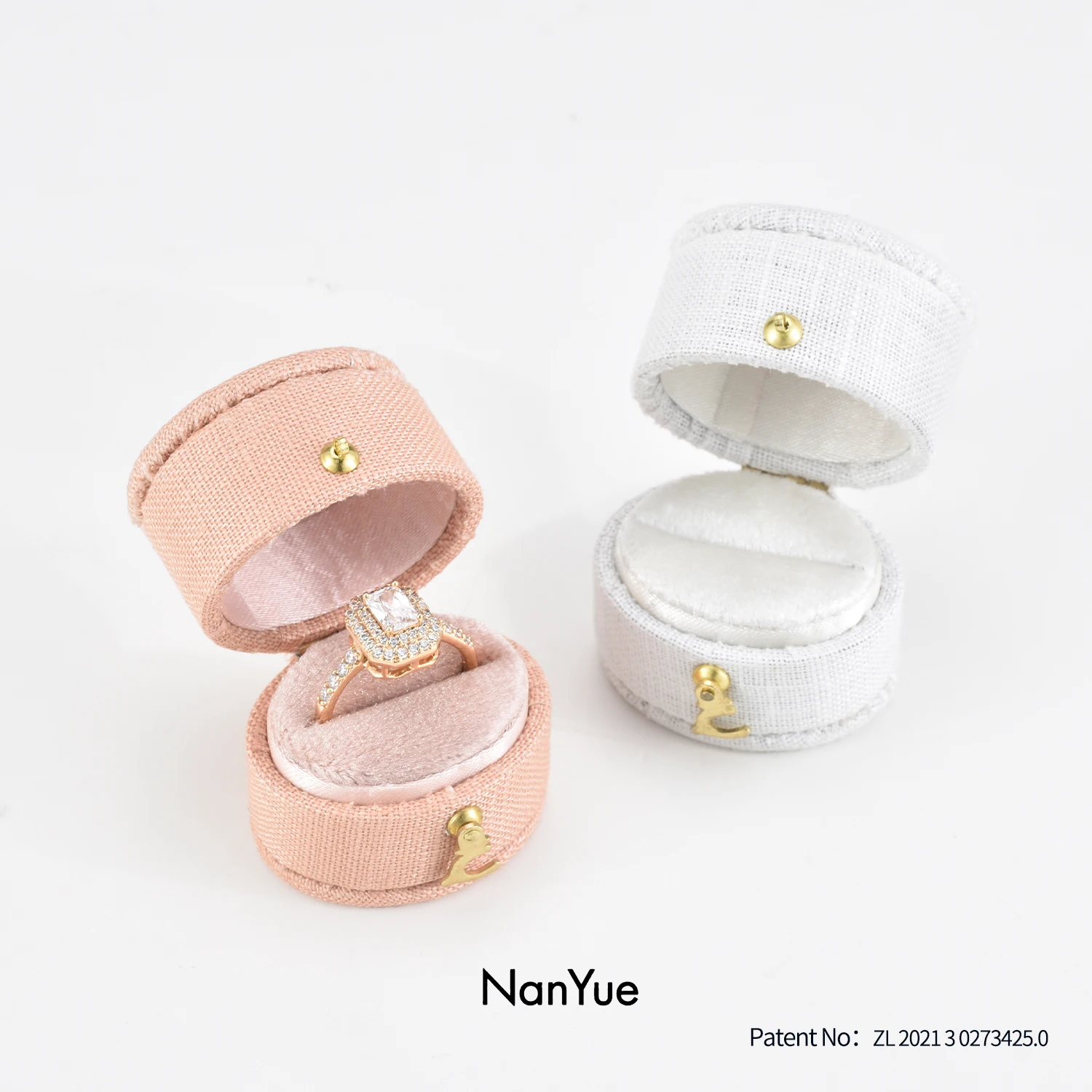 High-end Custom Linen Jewelry Ring Box European vintage Mini Ring Box Travel Portable Jewelry Organizer Box for Rings Wedding