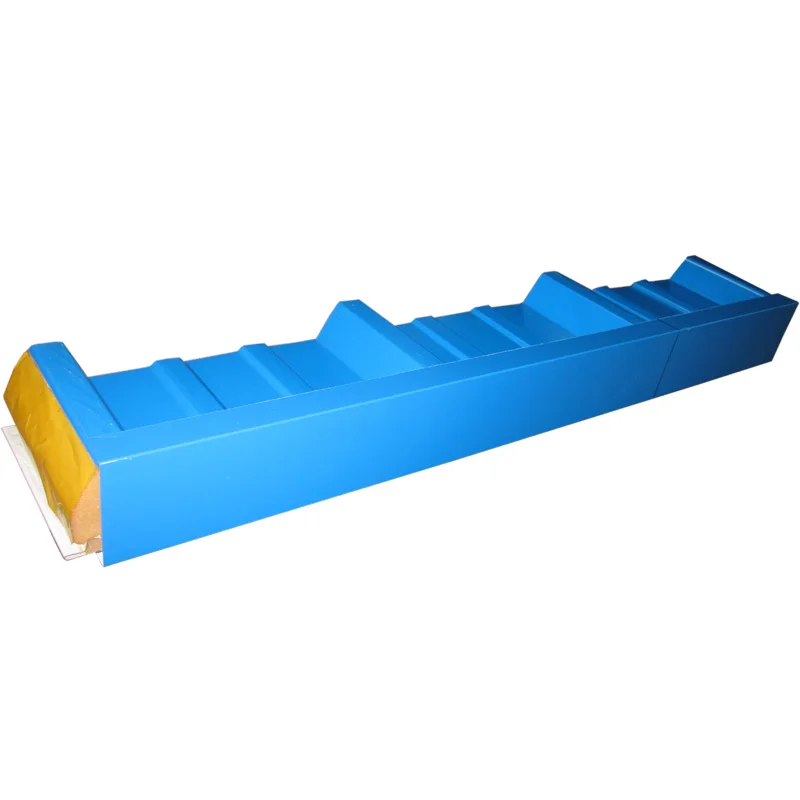 Flashing roof ridge and gutter for sandwich panels