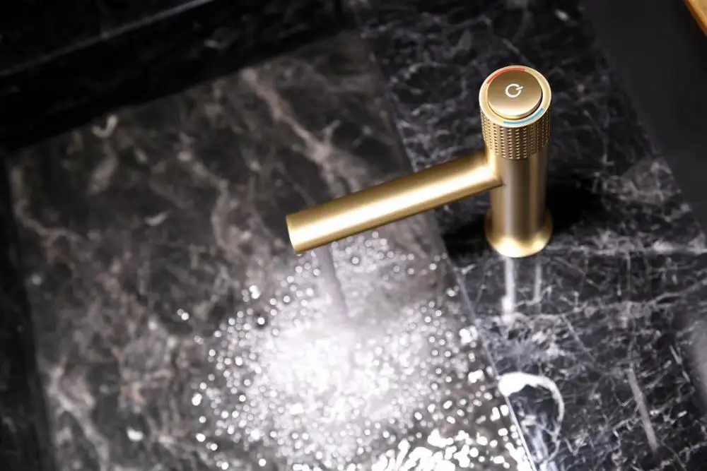 
2020 New design Hot And Cold Chromed Plated Tube Single Hole Bathroom Basin Mixer Taps Tap Faucet Guangdong sanitary ware 