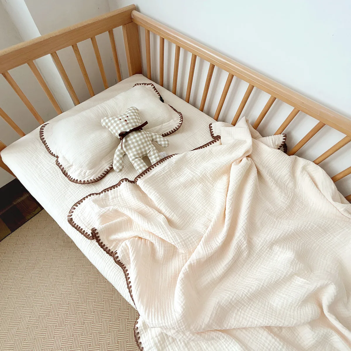 30*45cm Comfortable Newborn Pillow Cotton Crepe Baby Correction of the Head Pillow Breathable Baby Protective Pillow