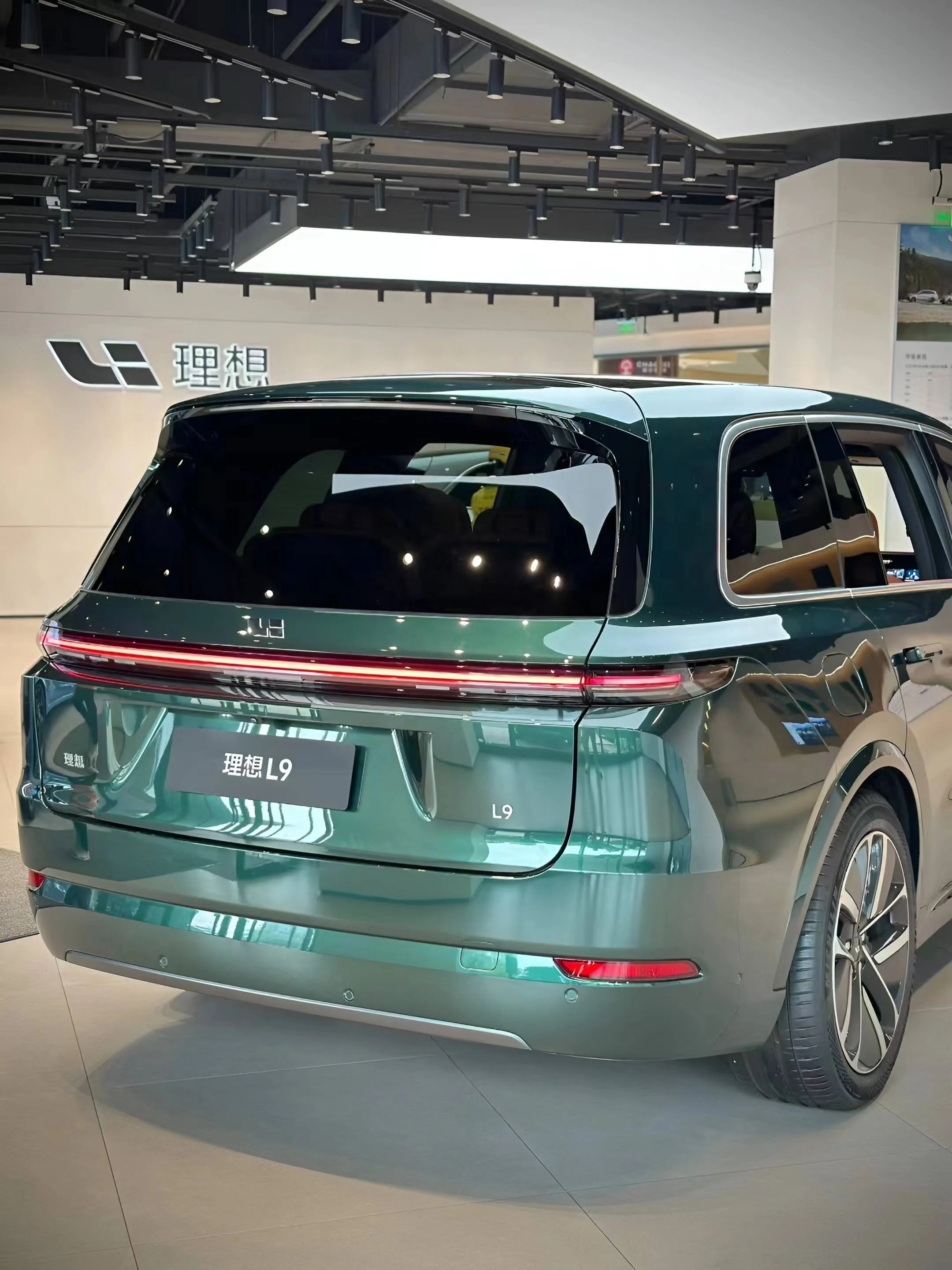 Подержанный автомобильный внедорожник Lixiang One L7 L8 L9 Новый энергетический электромобиль Ens1 для взрослых