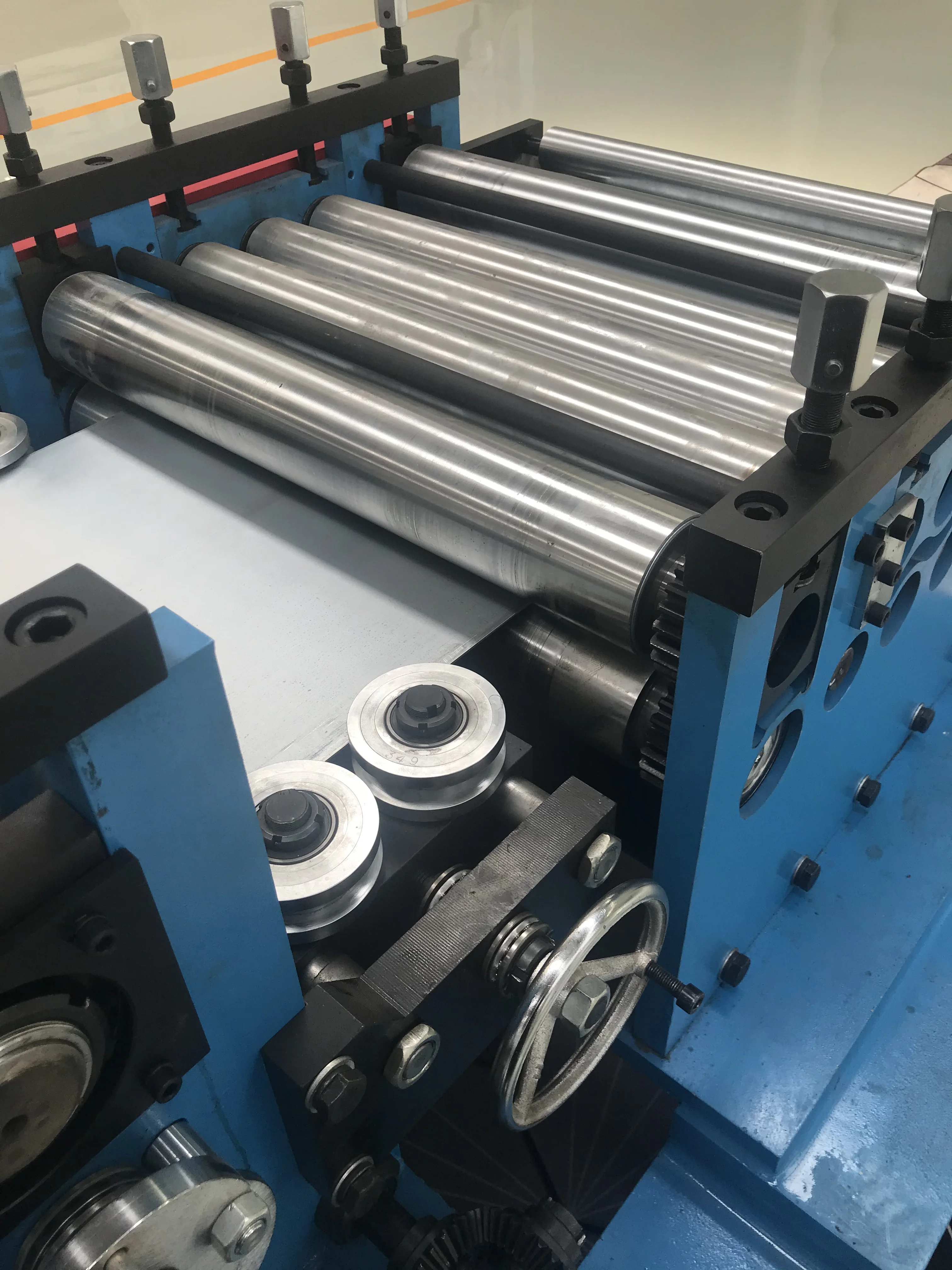 Fully automatically CZ interchange purling roll forming machine