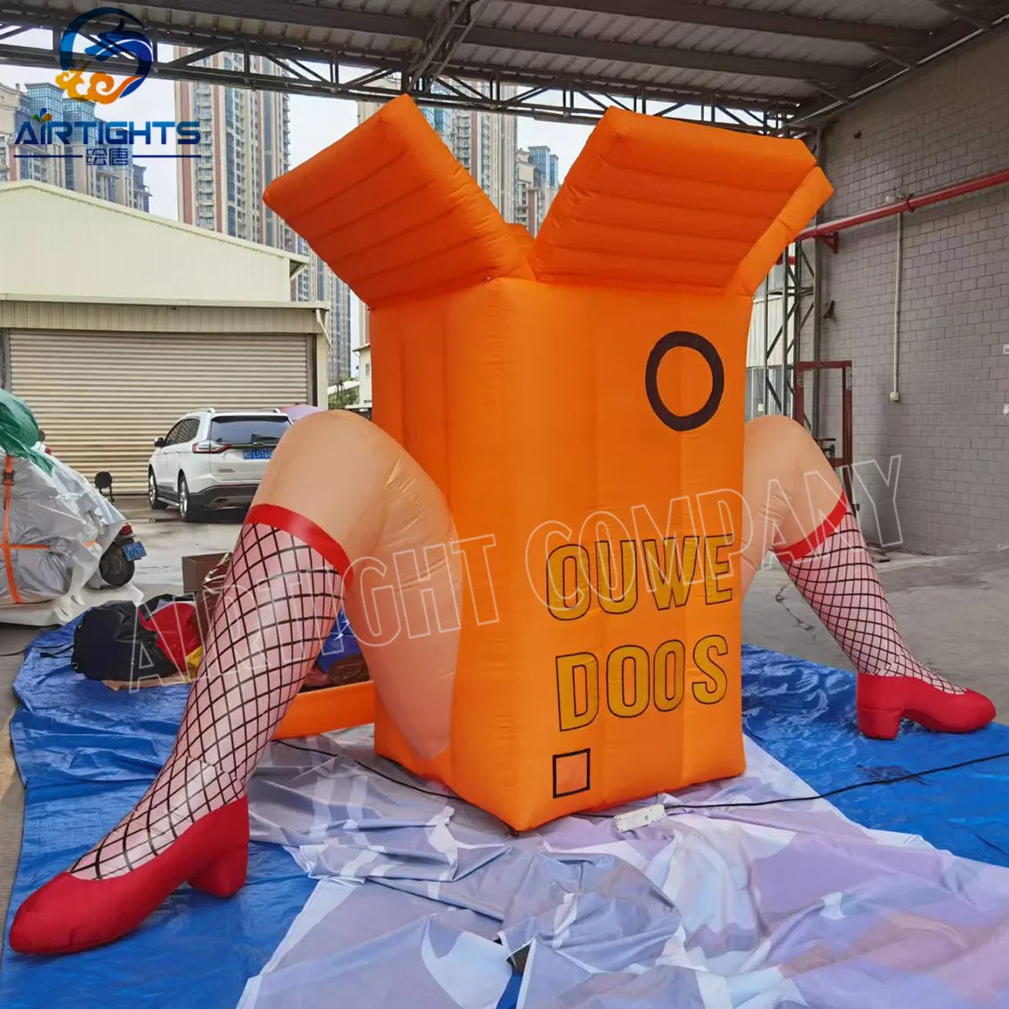 China Professional Supplier Holland Cartoon Dolls Inflatable OUWE DOOS for Rental