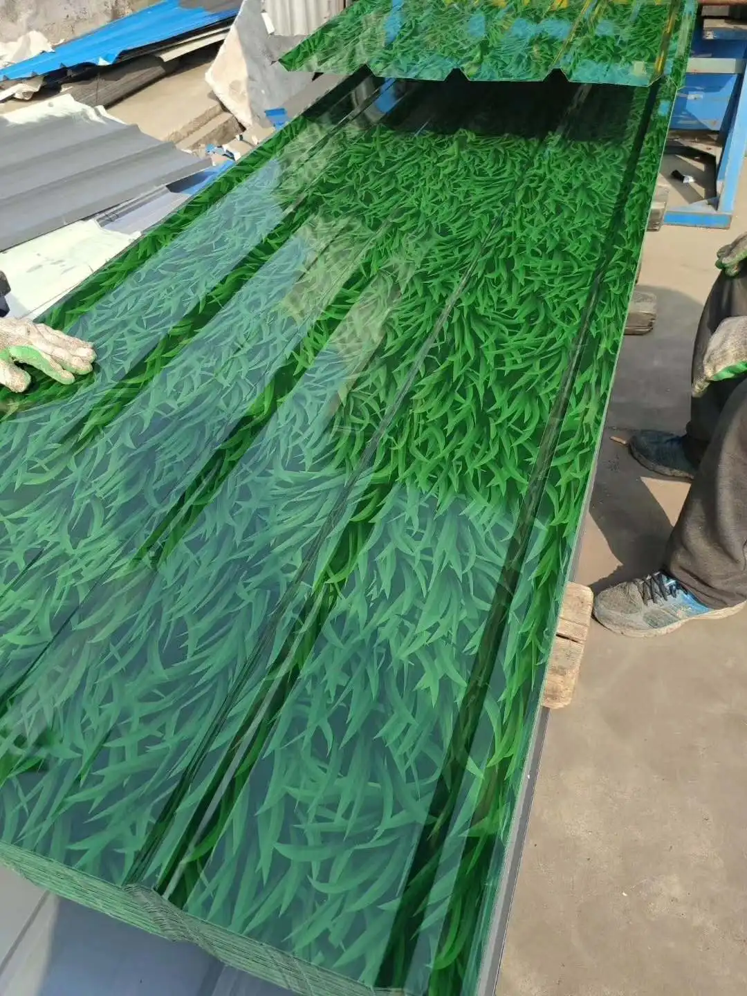 Low price hot sale color corrugated pre-painted galvanized steel roofing panels