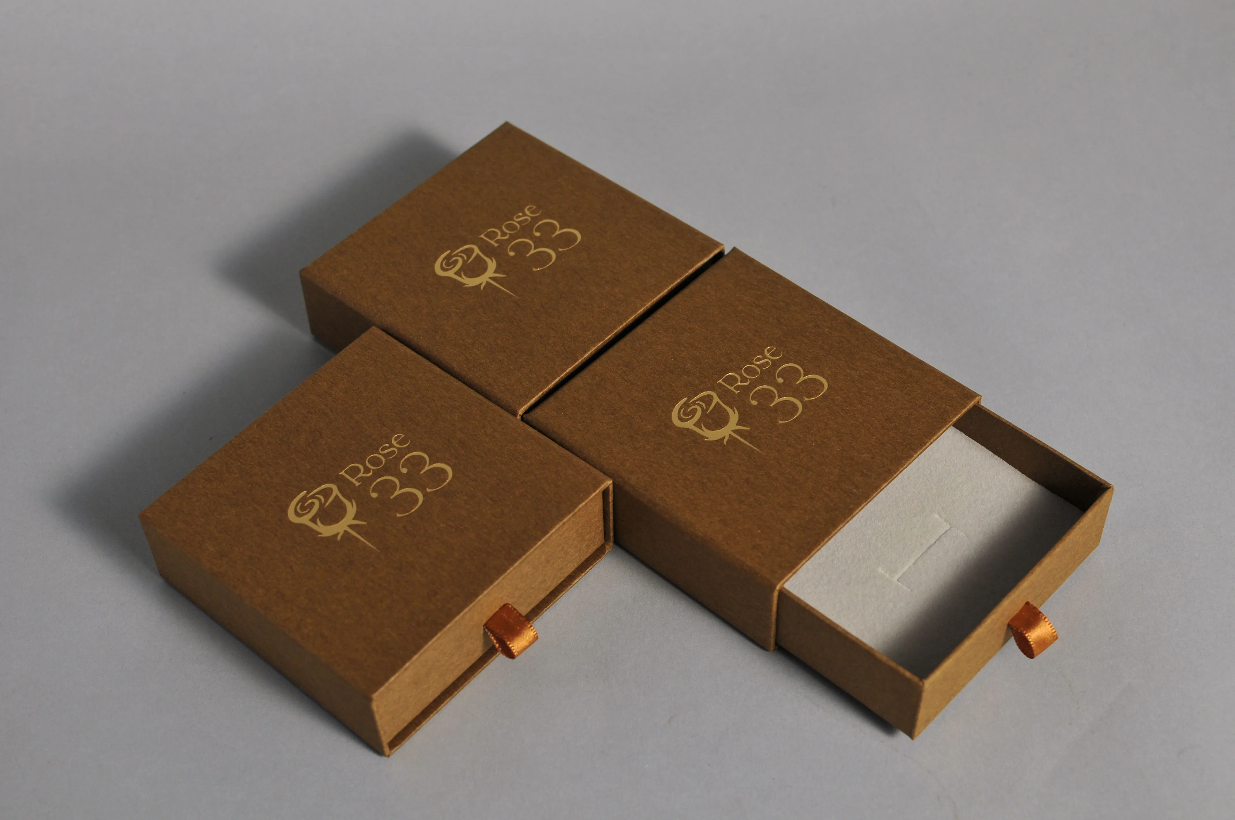 2024 Wholesale White Texture Paper Box Custom Logo Necklace Package Small Mini Jewelry Organizer Ring Gift Box